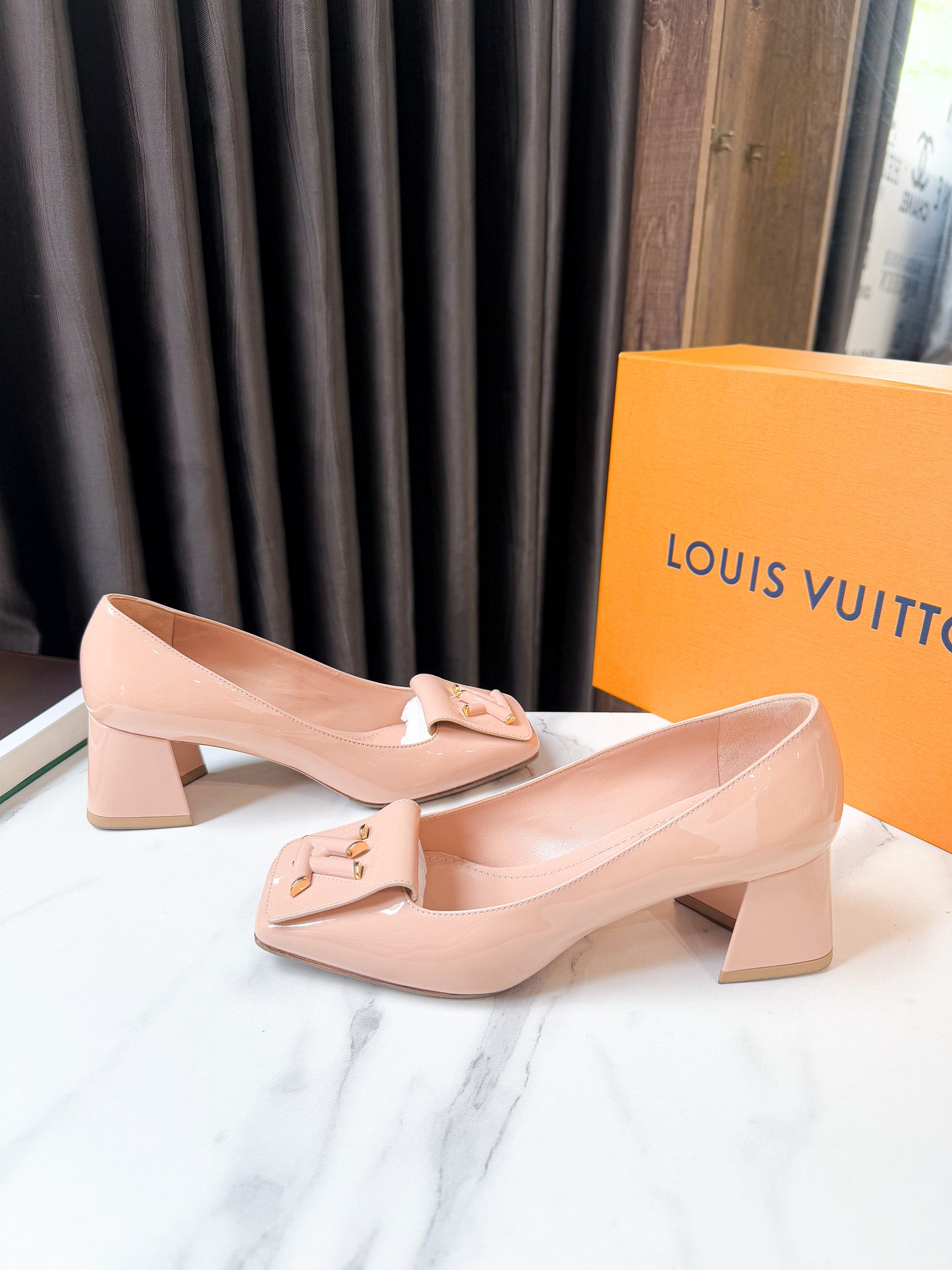 Giày LV Da Bóng Size 36
