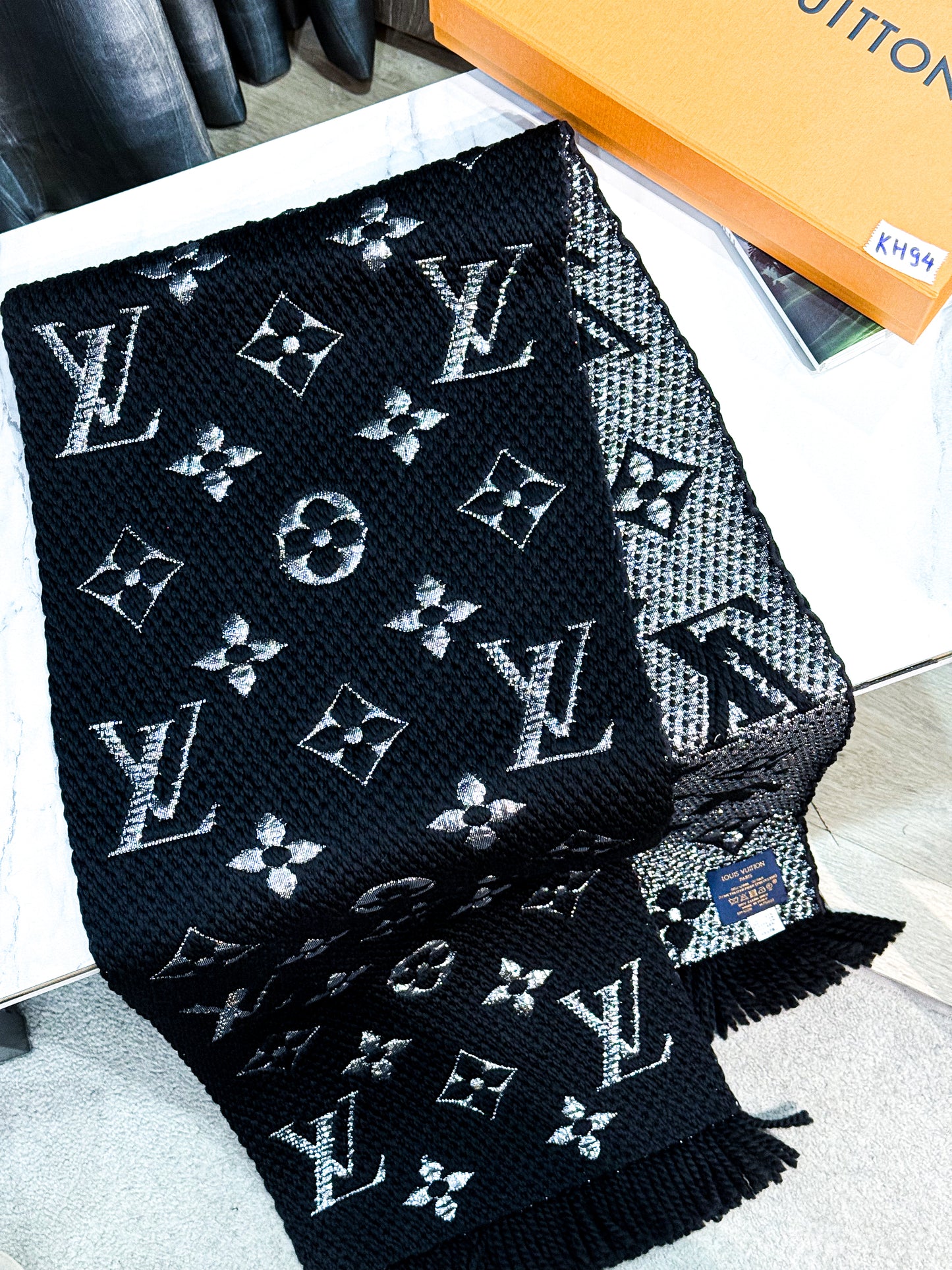 Khăn LV Len Ánh Kim Đen KH94 6/1