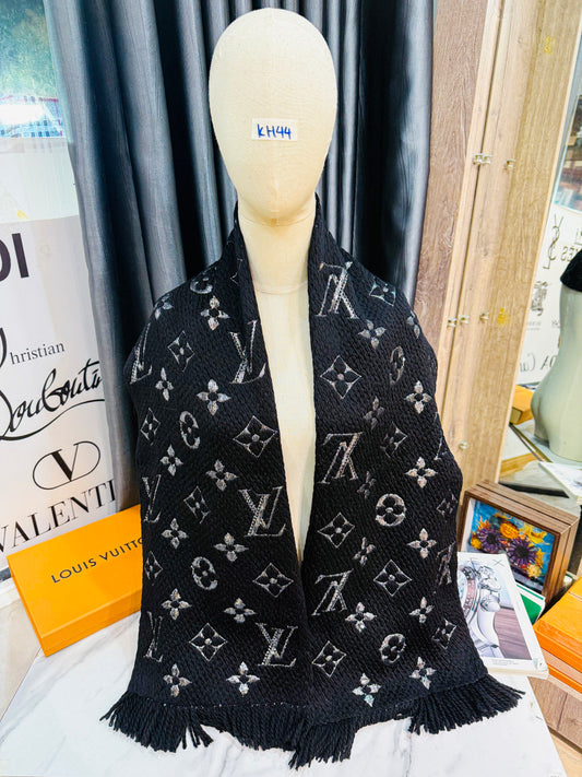 Khăn Len LV Đen Ánh Kim KH44 16/11