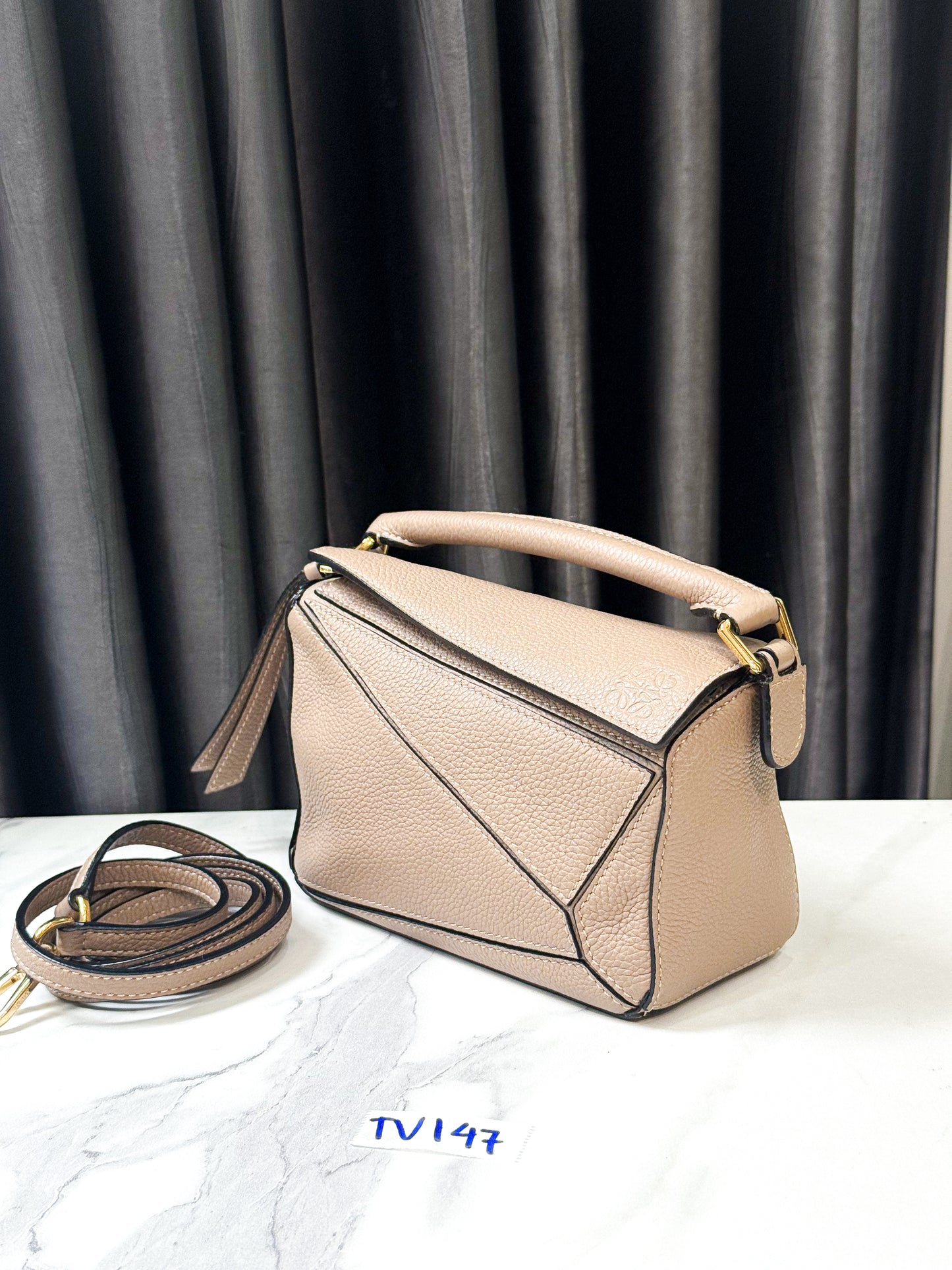 A A Loewe Puzzle TV147