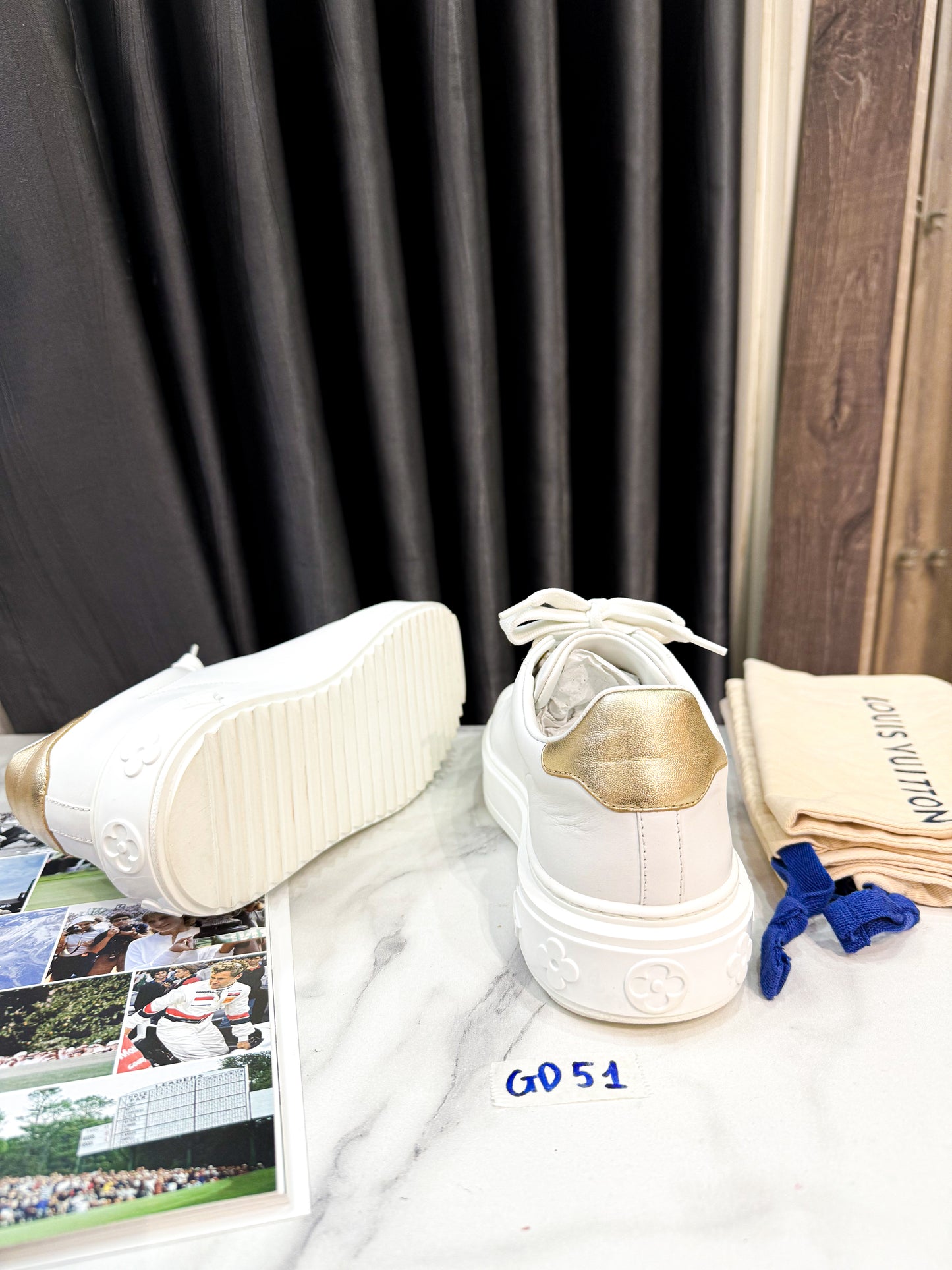 Giày LV Trắng Logo Đá Size 36 fit Chân 37 GD51