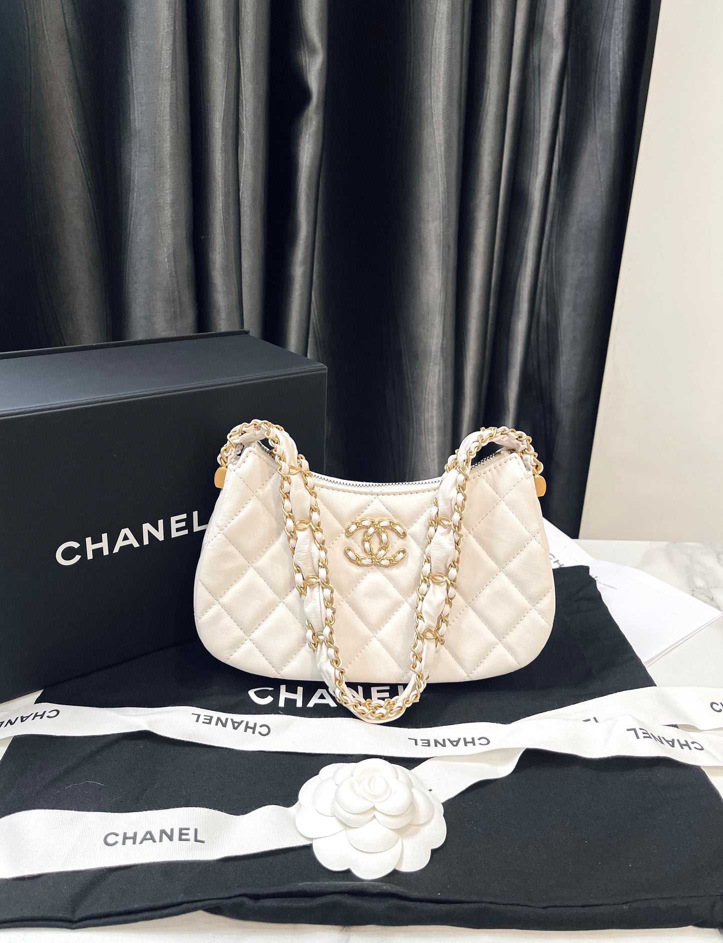 A A Chanel Kẹp Nách Trắng New