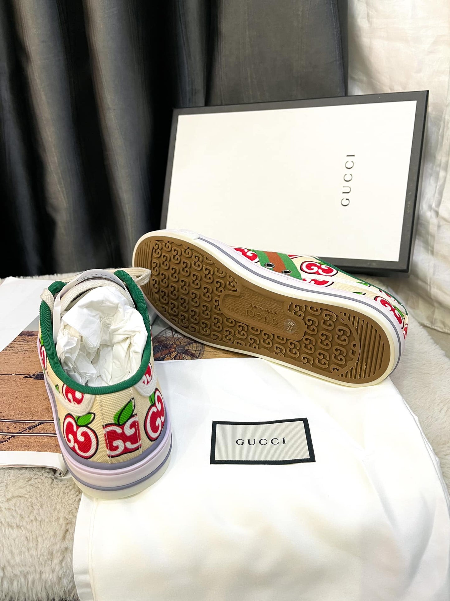 Giày Gucci Logo Táo