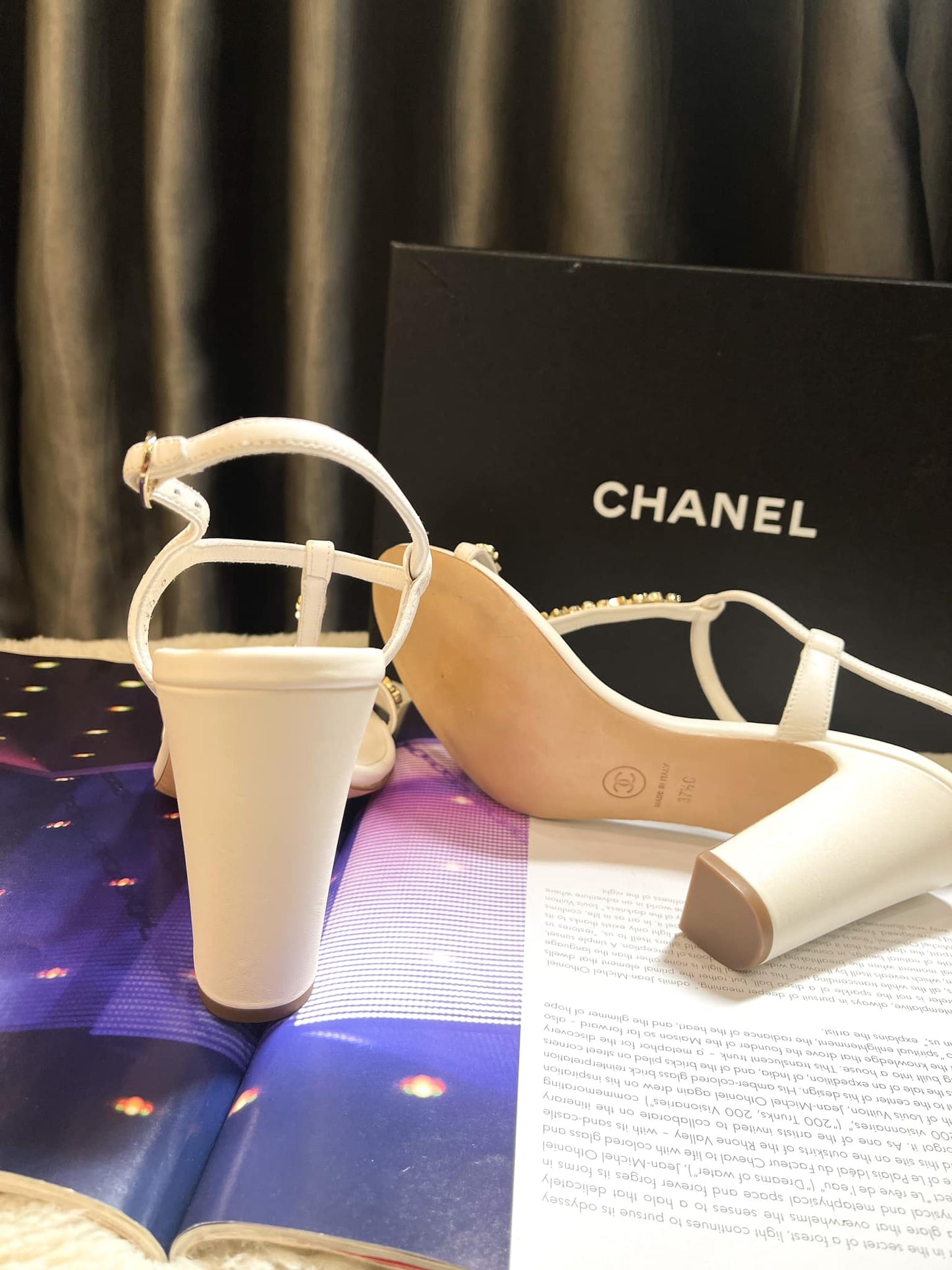 Sandal Chanel Trắng