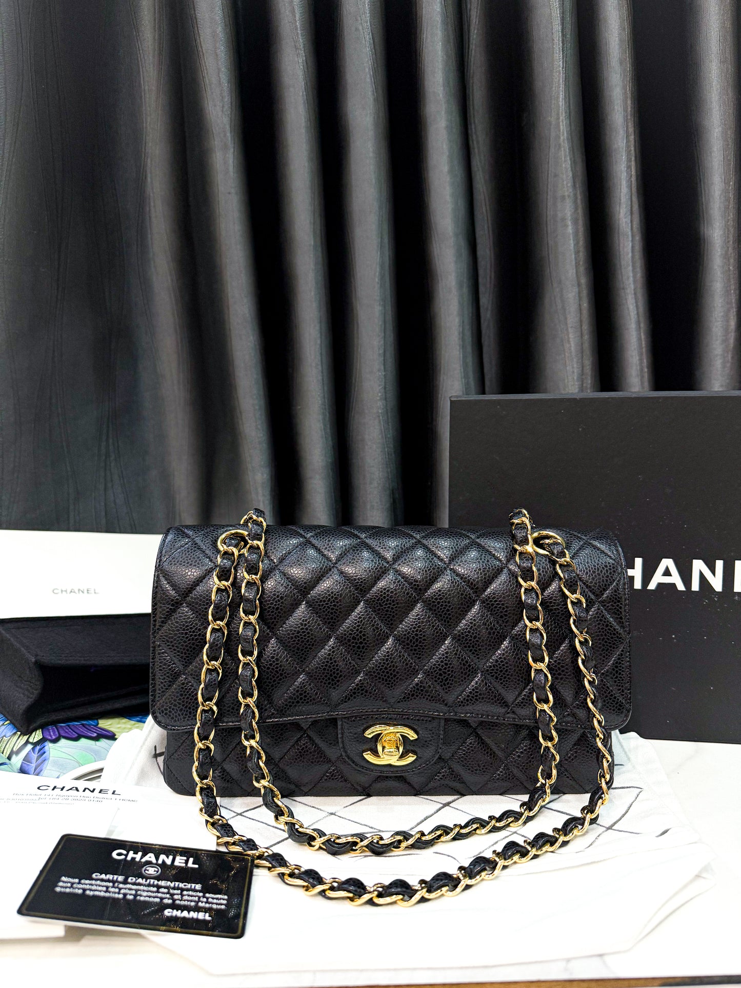 A A A Chanel Classic M Caviar Đen