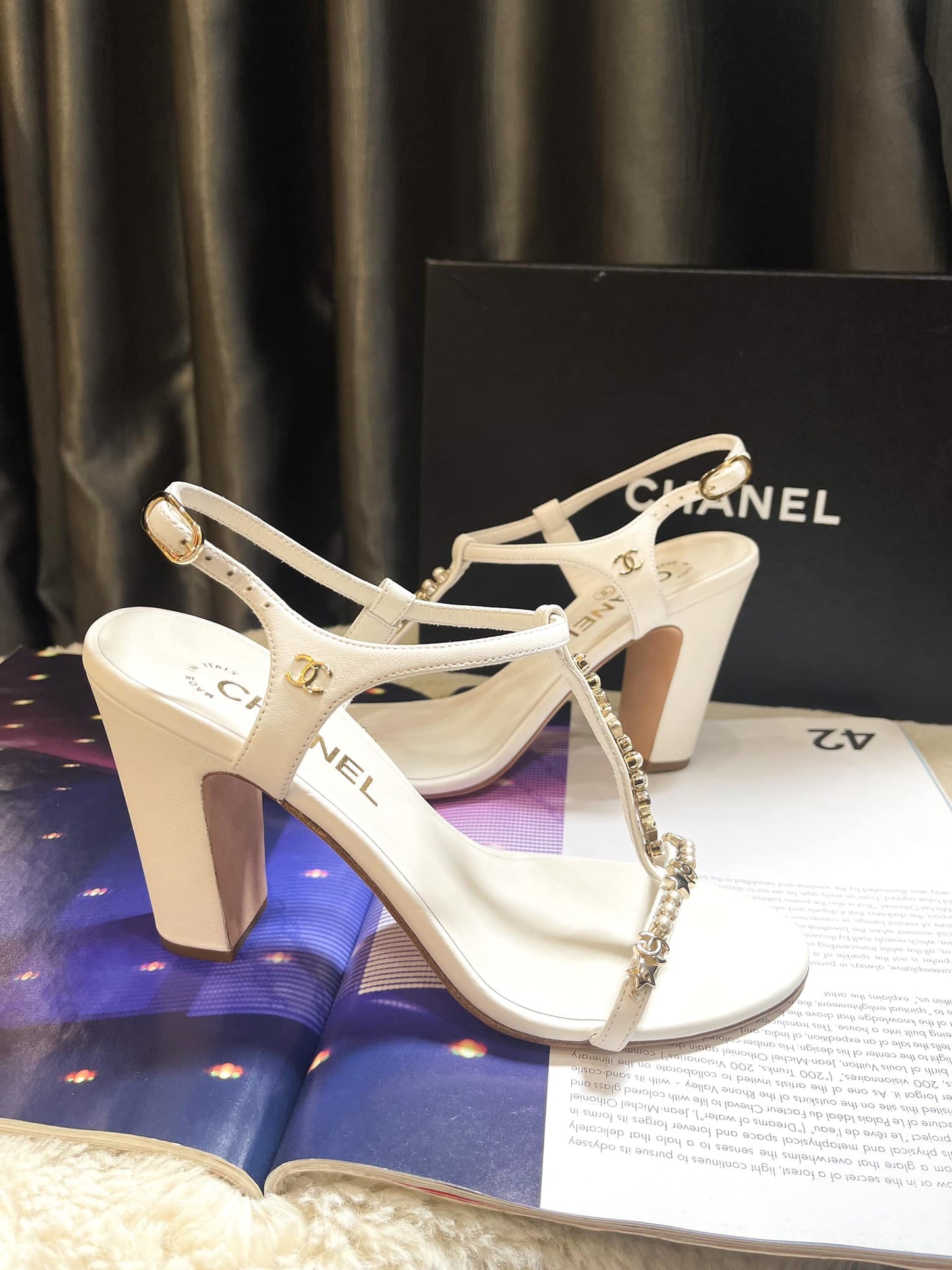 Sandal Chanel Trắng