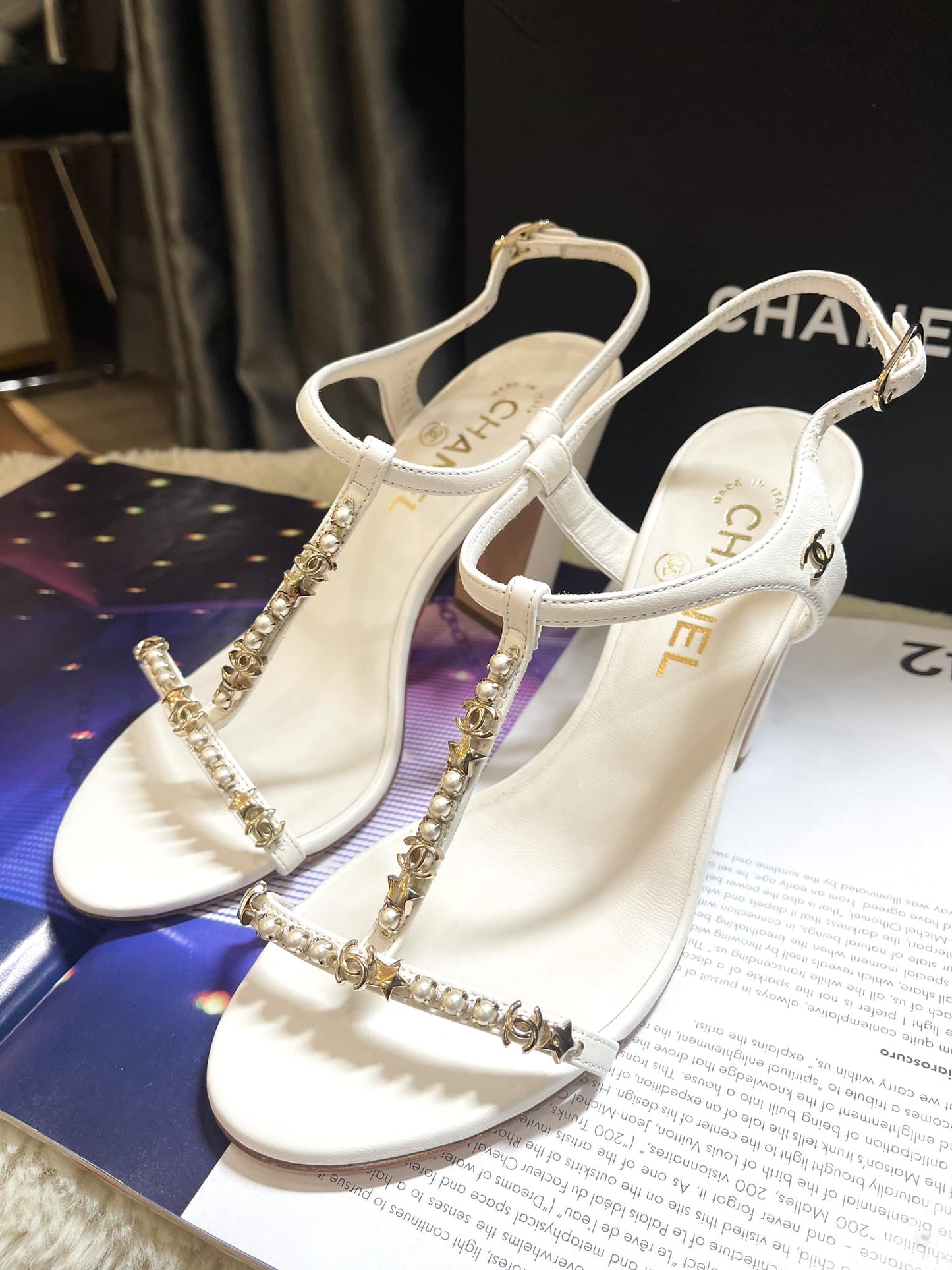 Sandal Chanel Trắng