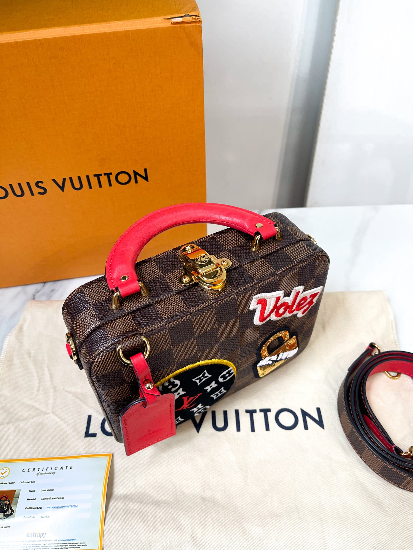 A LV Stories Box