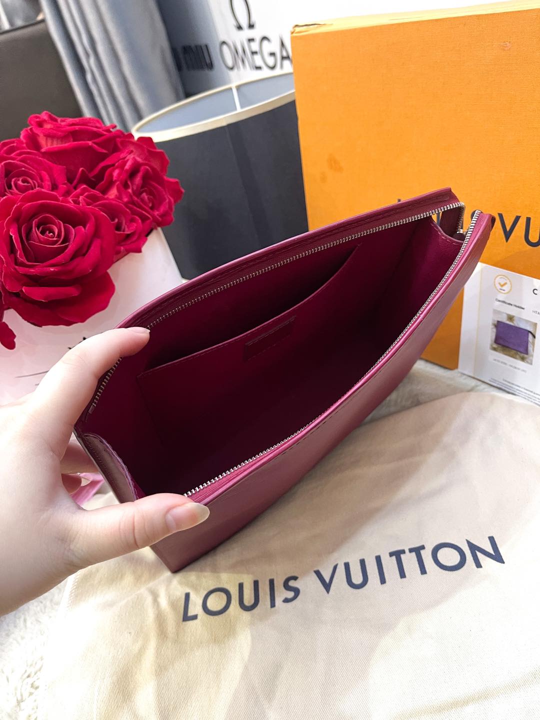 Pouch LV 26 Epi Fuchsia