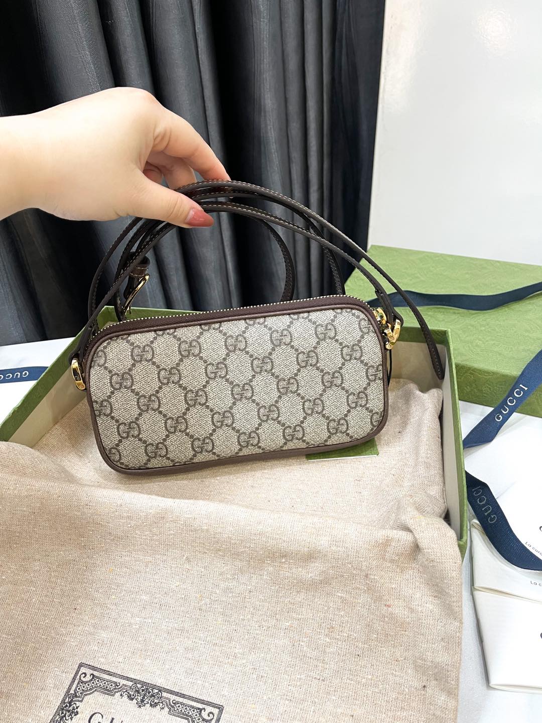 Gucci Crossbody Zip Hoạ Tiết GG