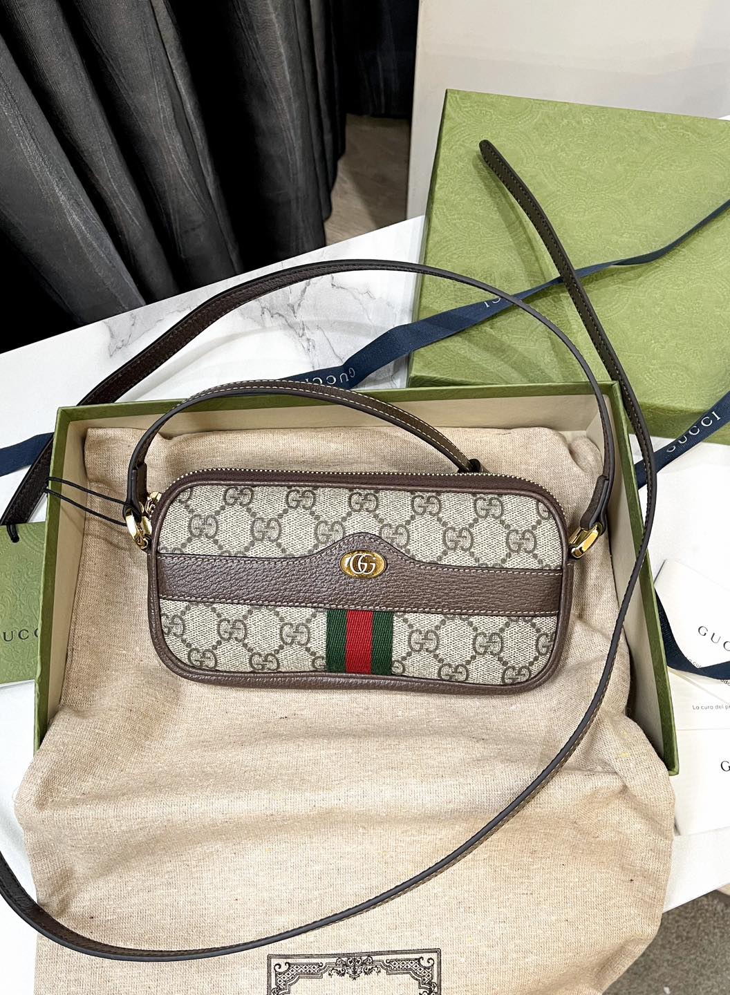 Gucci Crossbody Zip Hoạ Tiết GG