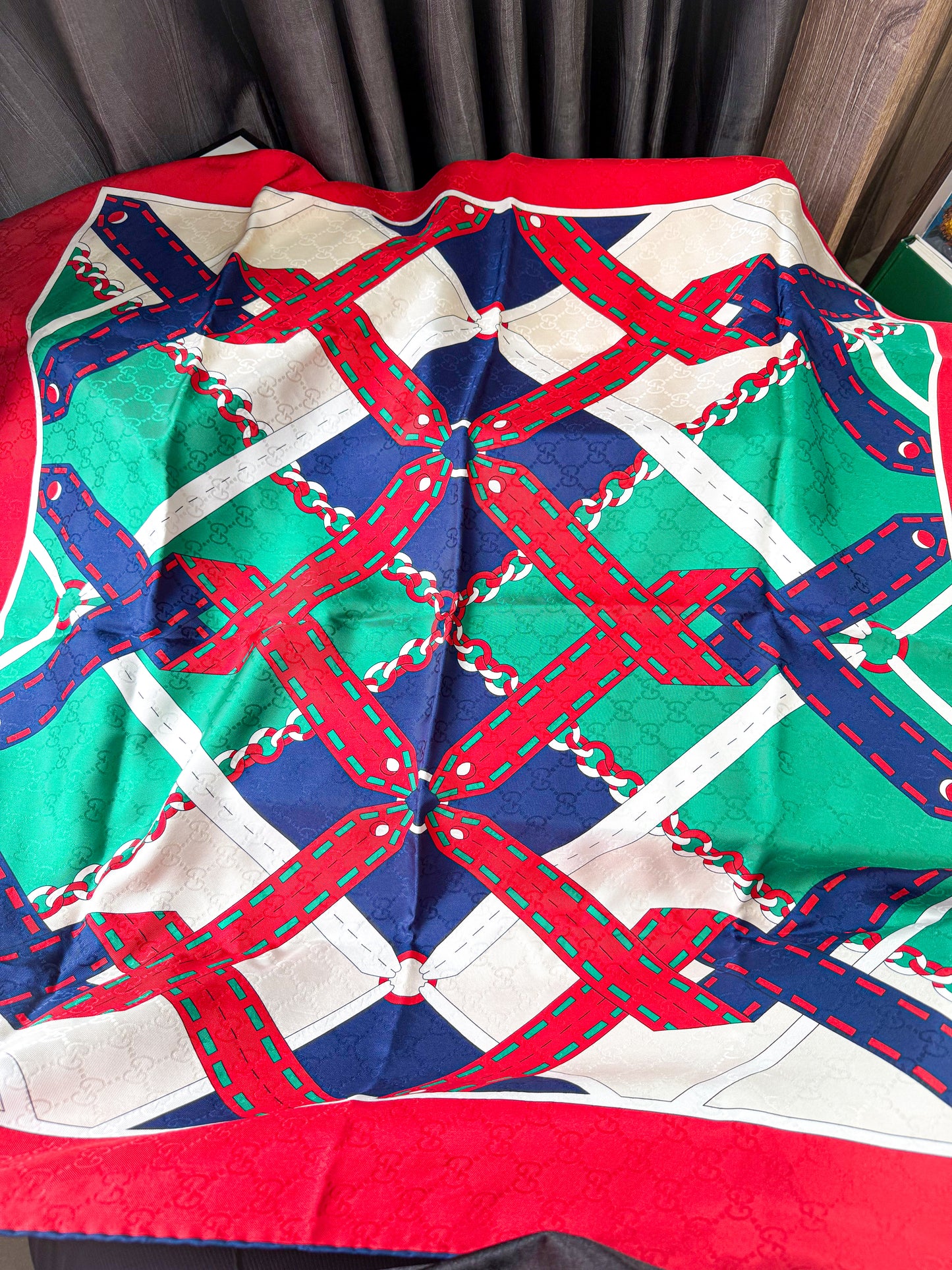 Khăn Gucci New Khổ 90x90 HN27