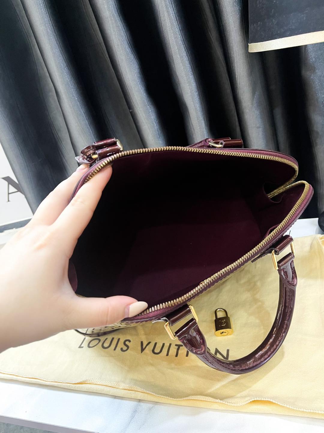 LV Alma PM Vernis