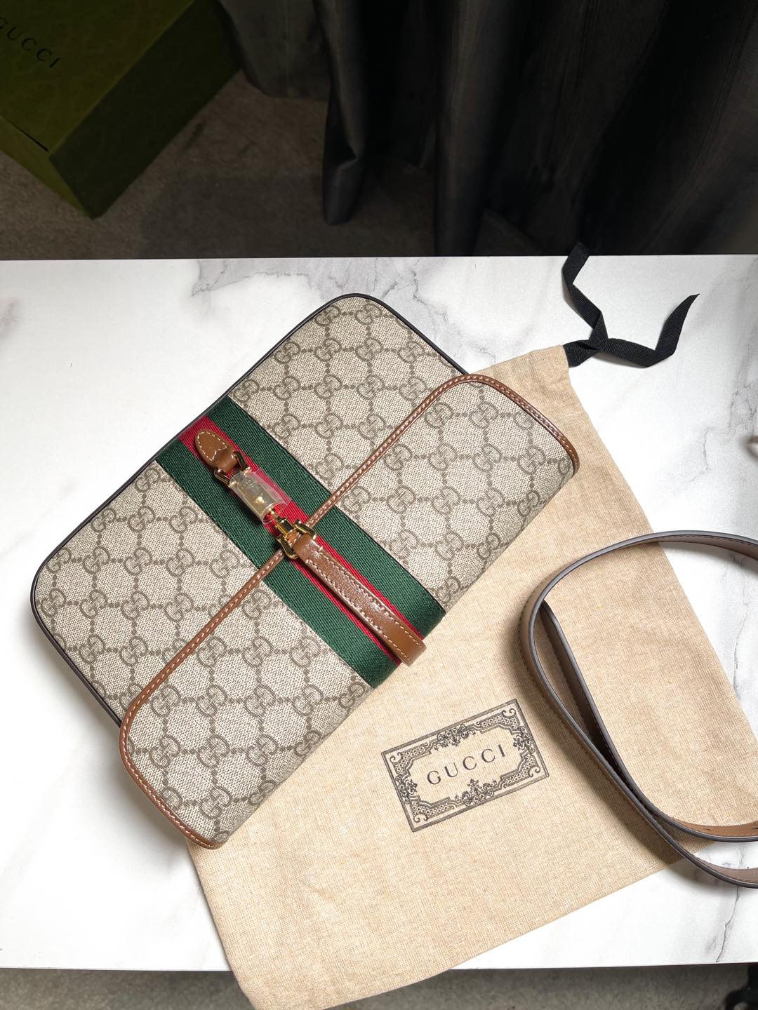 Beltbag Gucci Khoá Dọc Hoạ Tiết GG