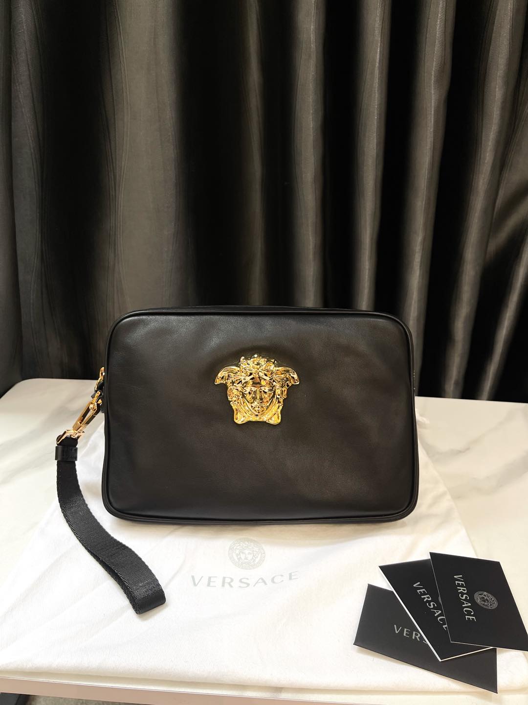 Clutch Versace Đen Logo