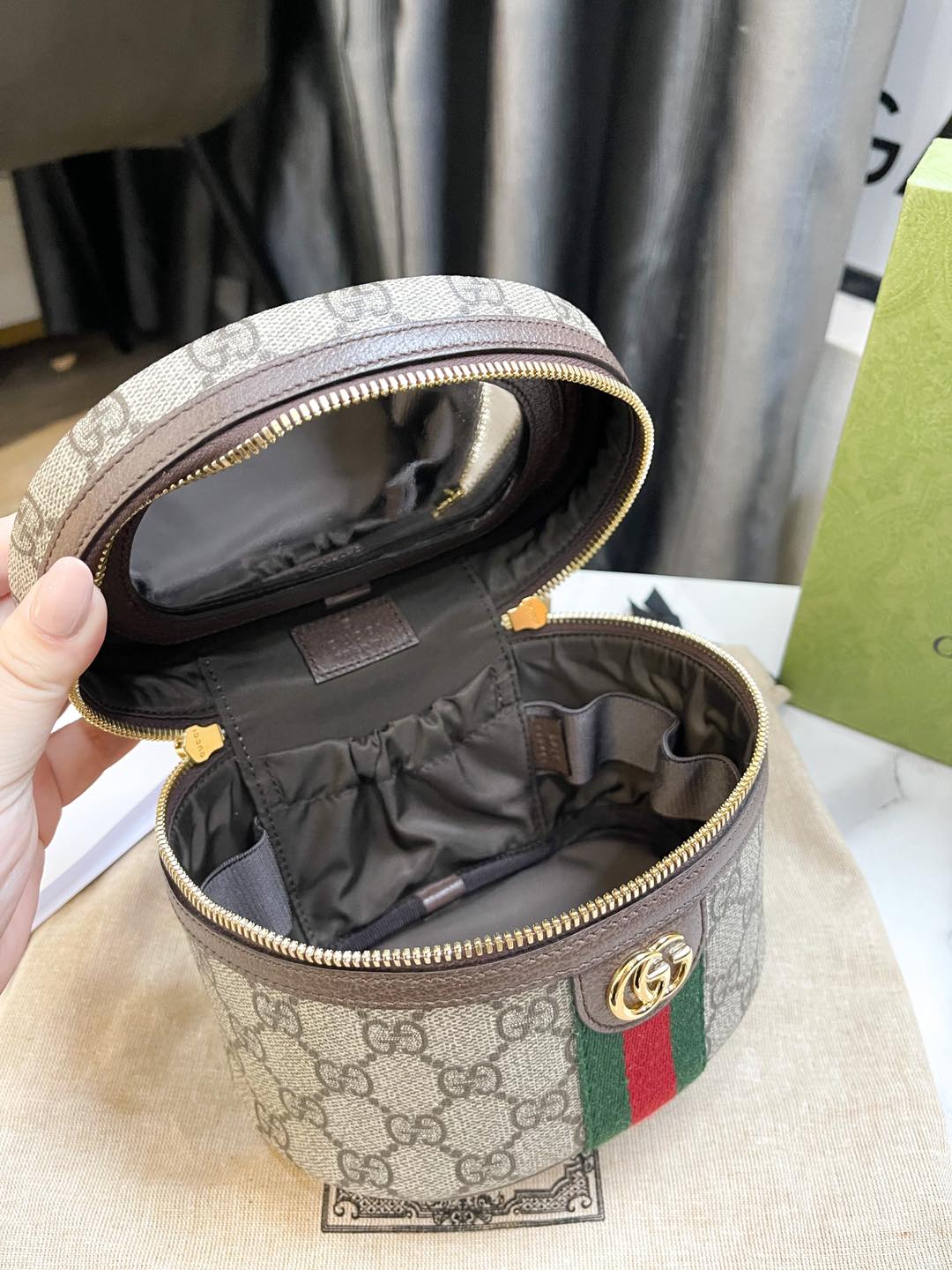 Vanity Gucci Canvas Hoạ Tiết GG