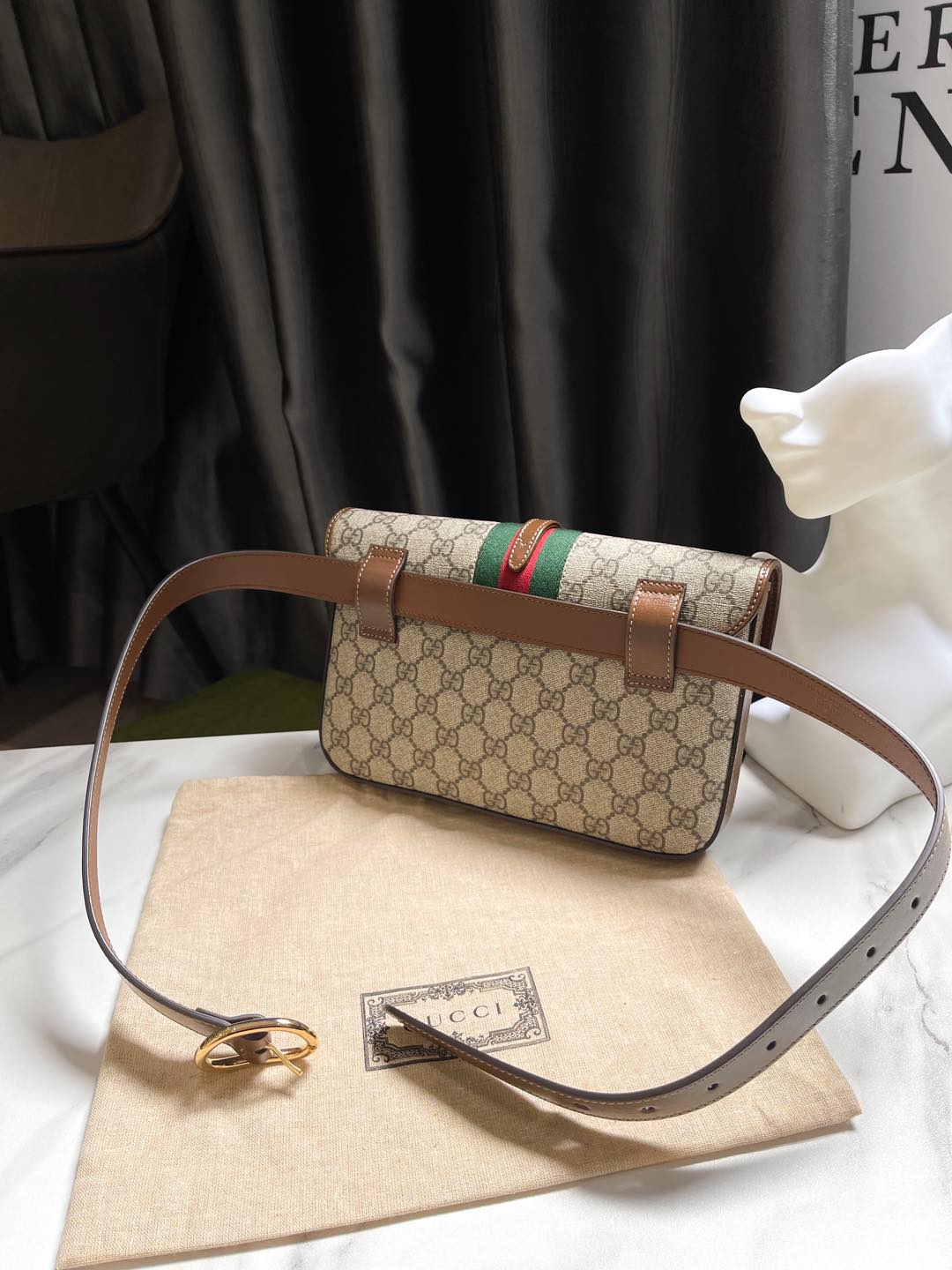 Beltbag Gucci Khoá Dọc Hoạ Tiết GG