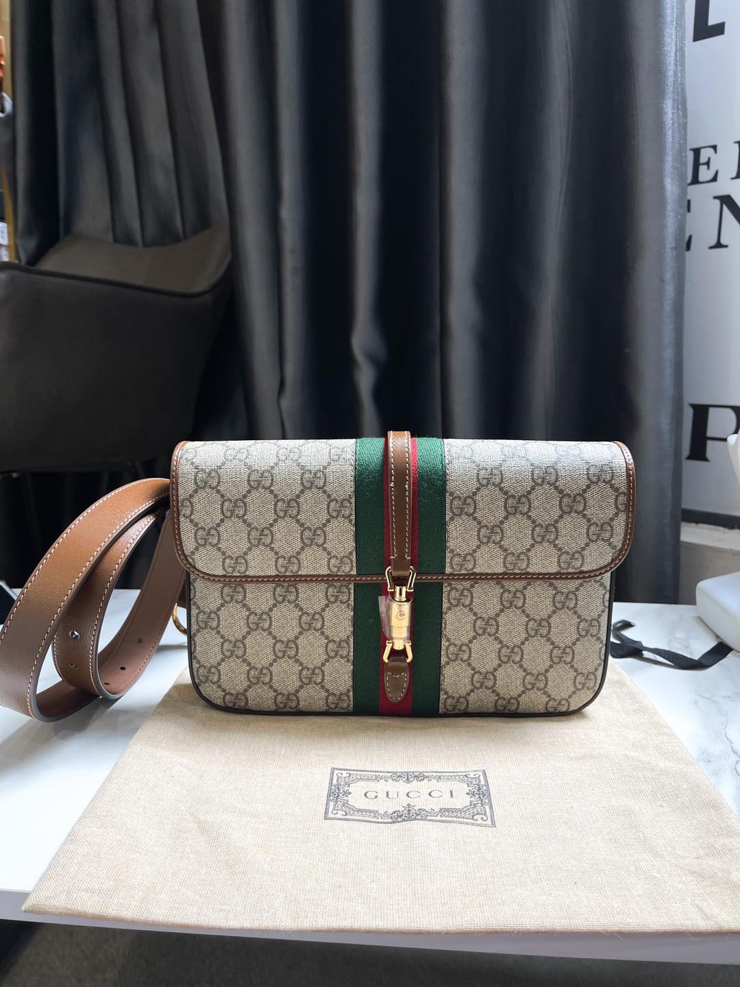 Beltbag Gucci Khoá Dọc Hoạ Tiết GG