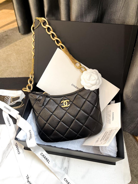 Eine Chanel Damen-Umhängetasche 23A Neue Kollektion Schwarz