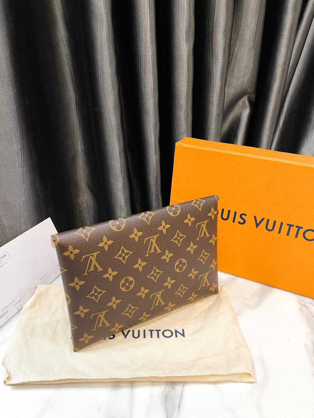 LV Kiri Size L Mono