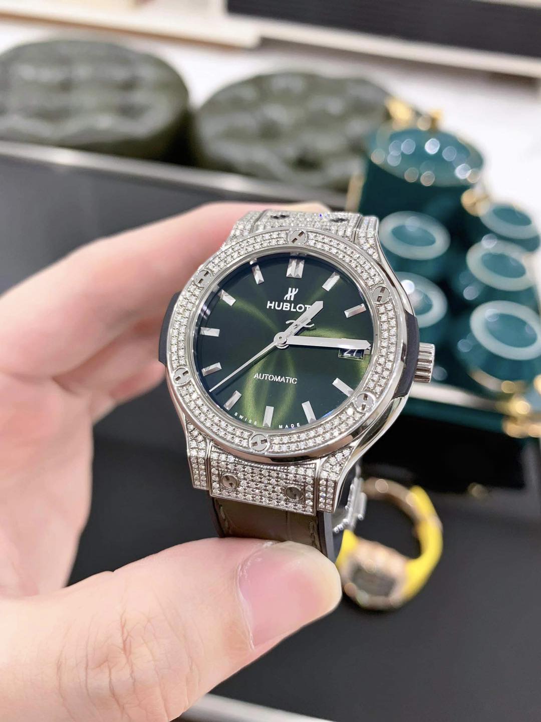 Đồng Hồ Hublot 38 Xanh Rêu Custom Diamond