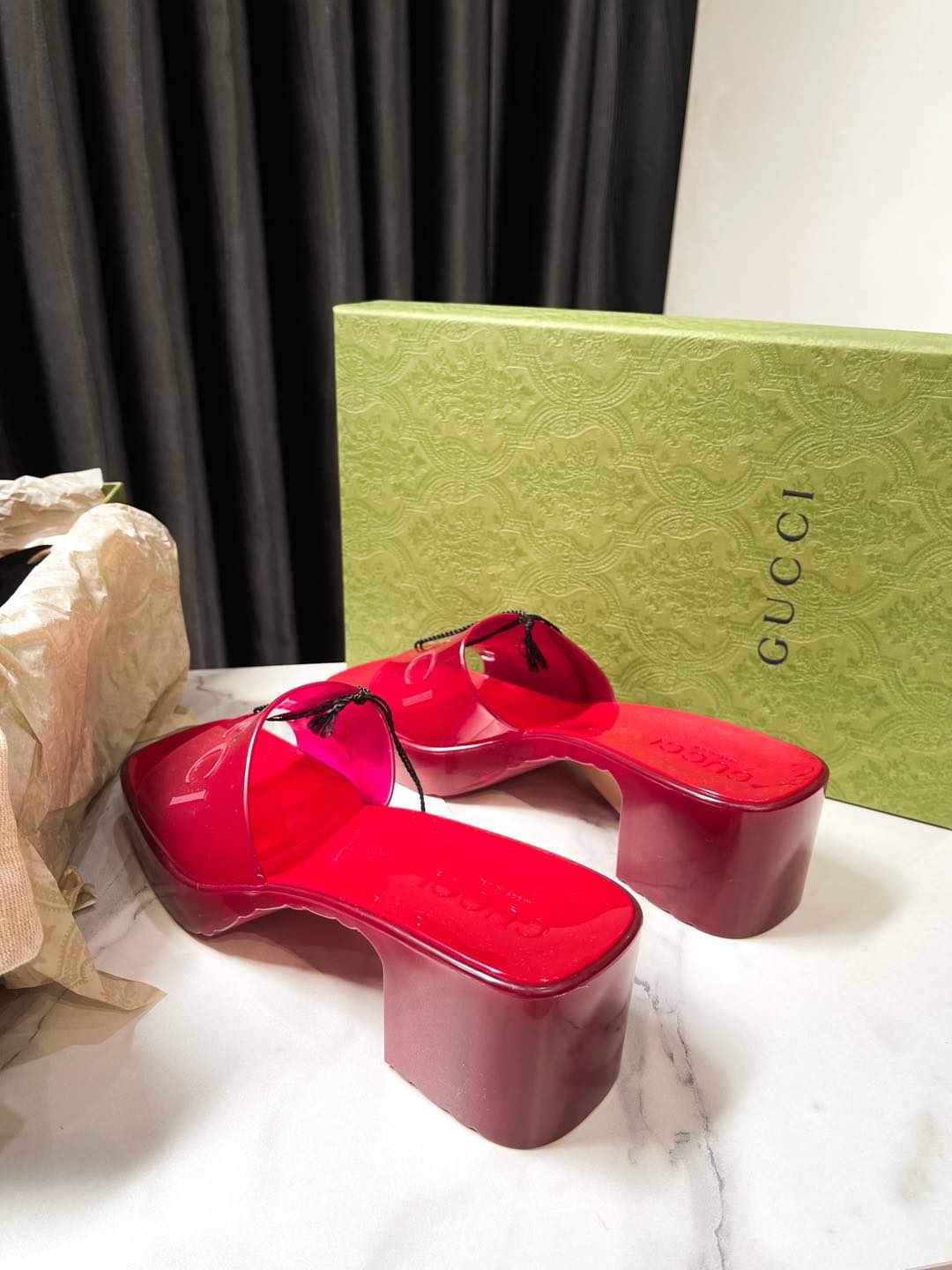 Dép Nhựa Gucci Màu Đỏ