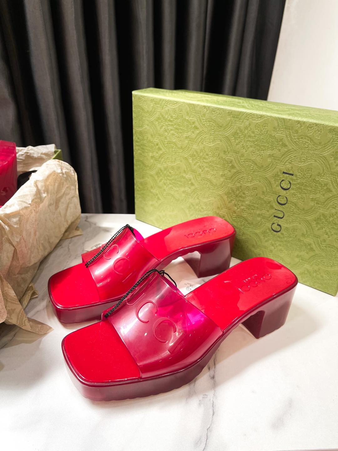 Dép Nhựa Gucci Màu Đỏ