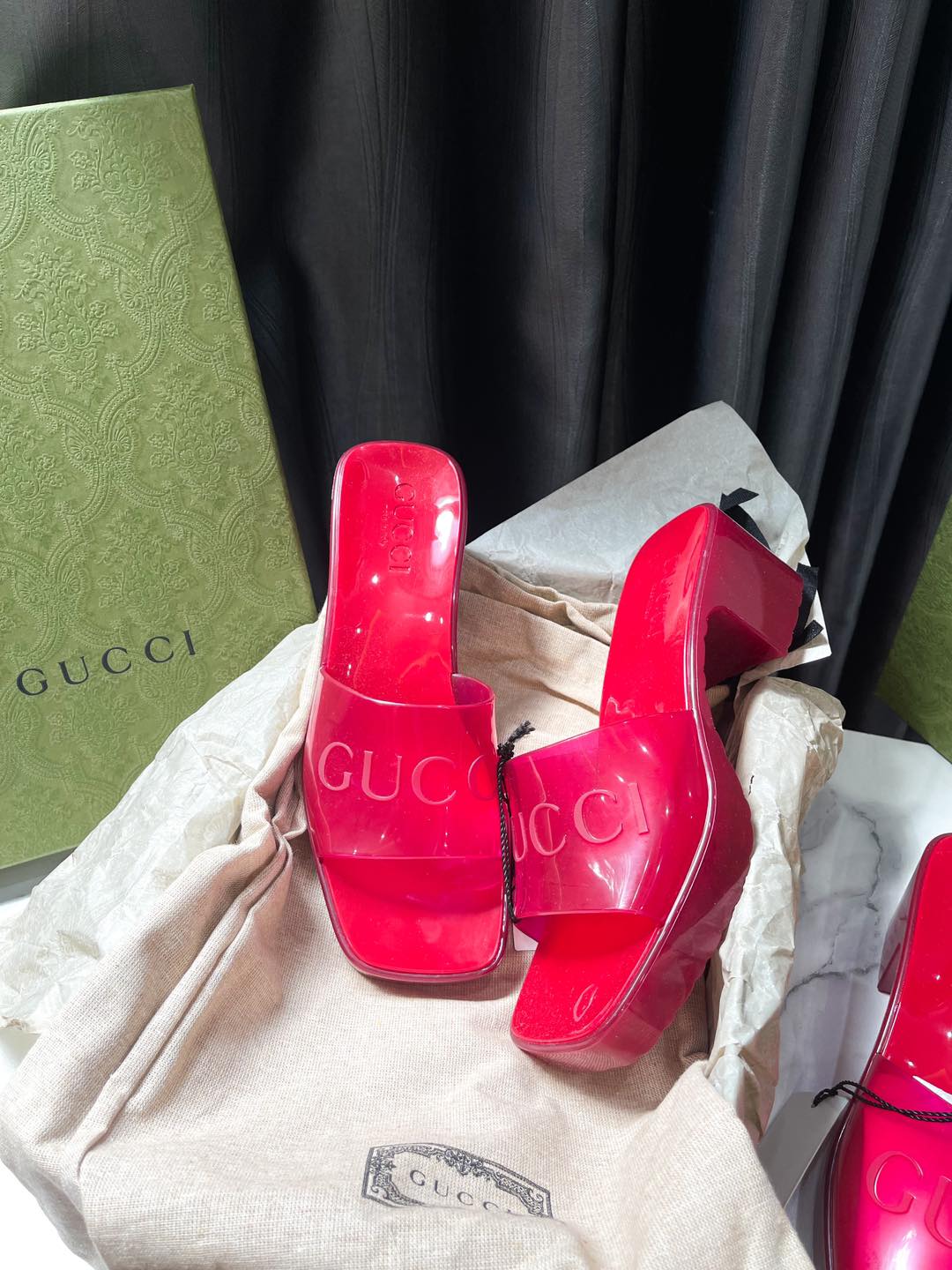 Dép Nhựa Gucci Màu Đỏ