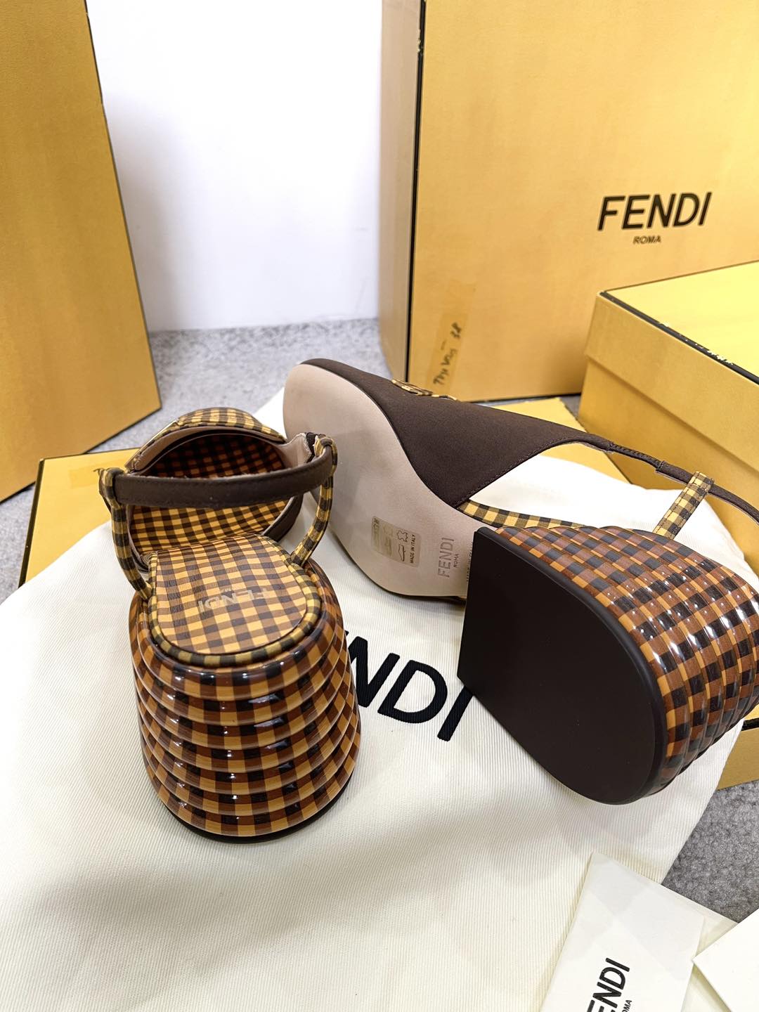 Slingback Fendi Kẻ Nâu