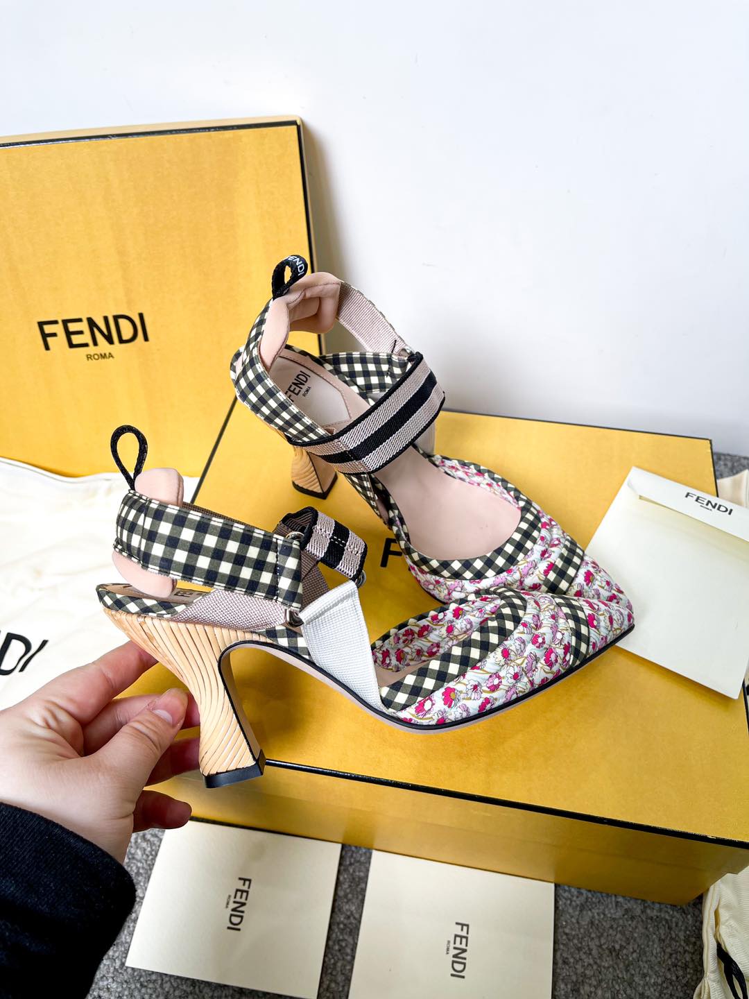 Slingback Fendi Hoa Hồng