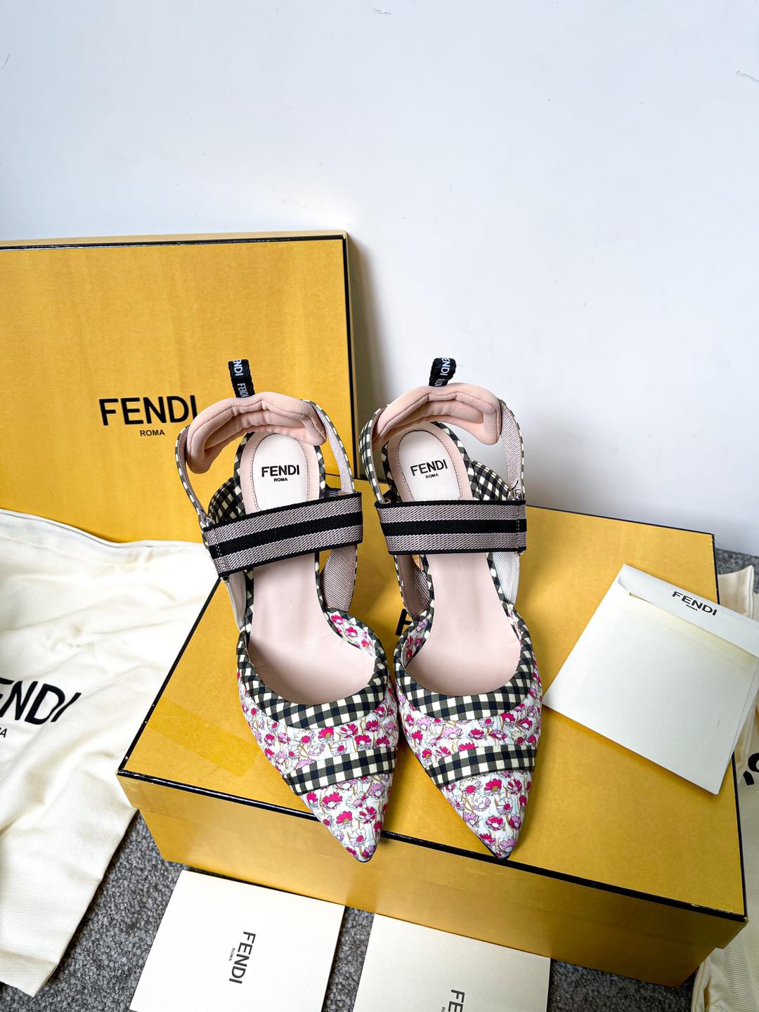 Slingback Fendi Hoa Hồng