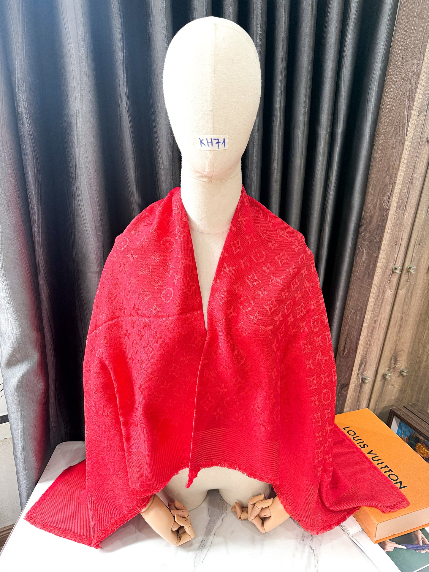 Khăn LV Đỏ KH71 5/12