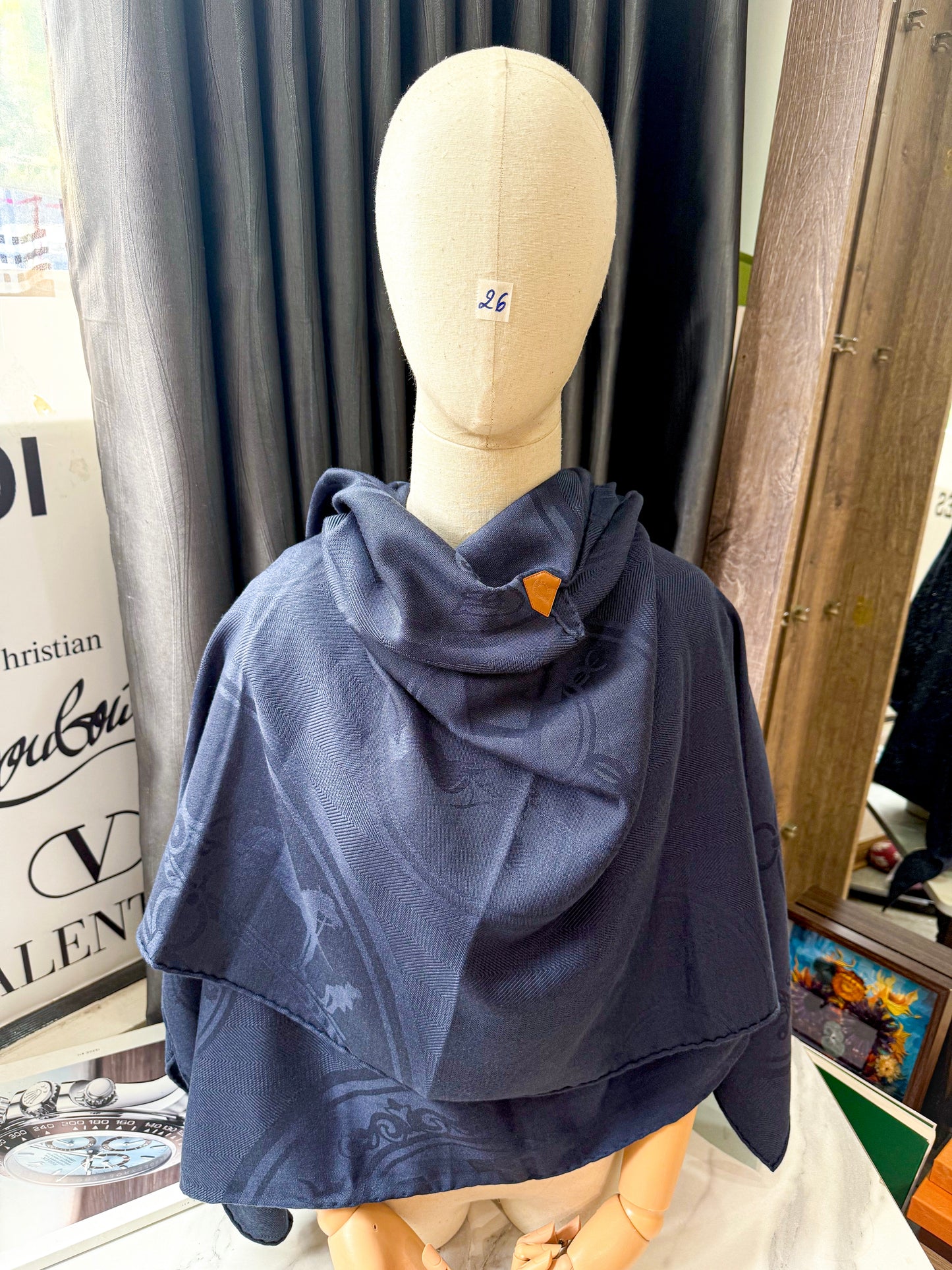 Khăn Hermes Trưng Bày 4/11