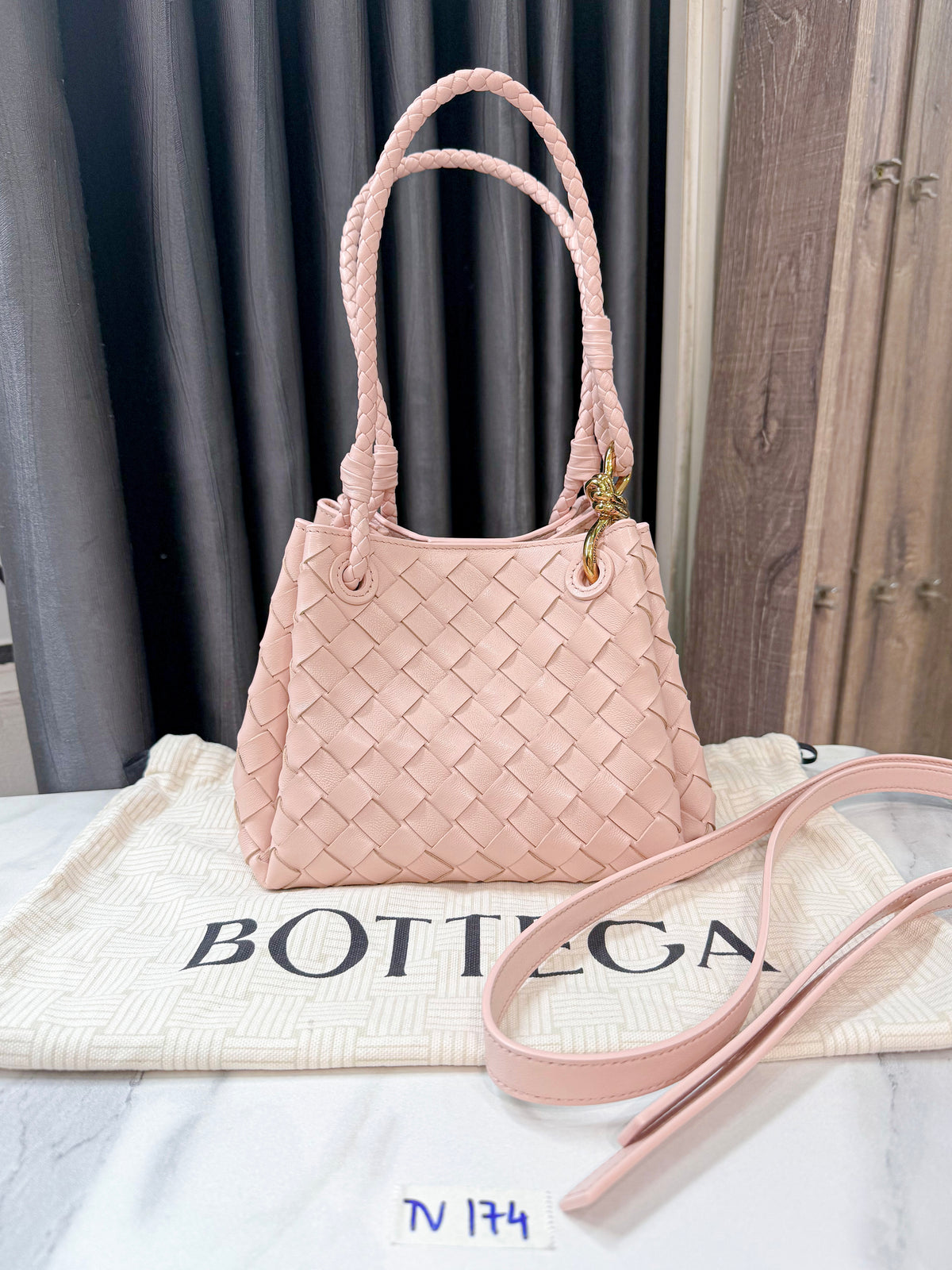 A A Bottega TV174