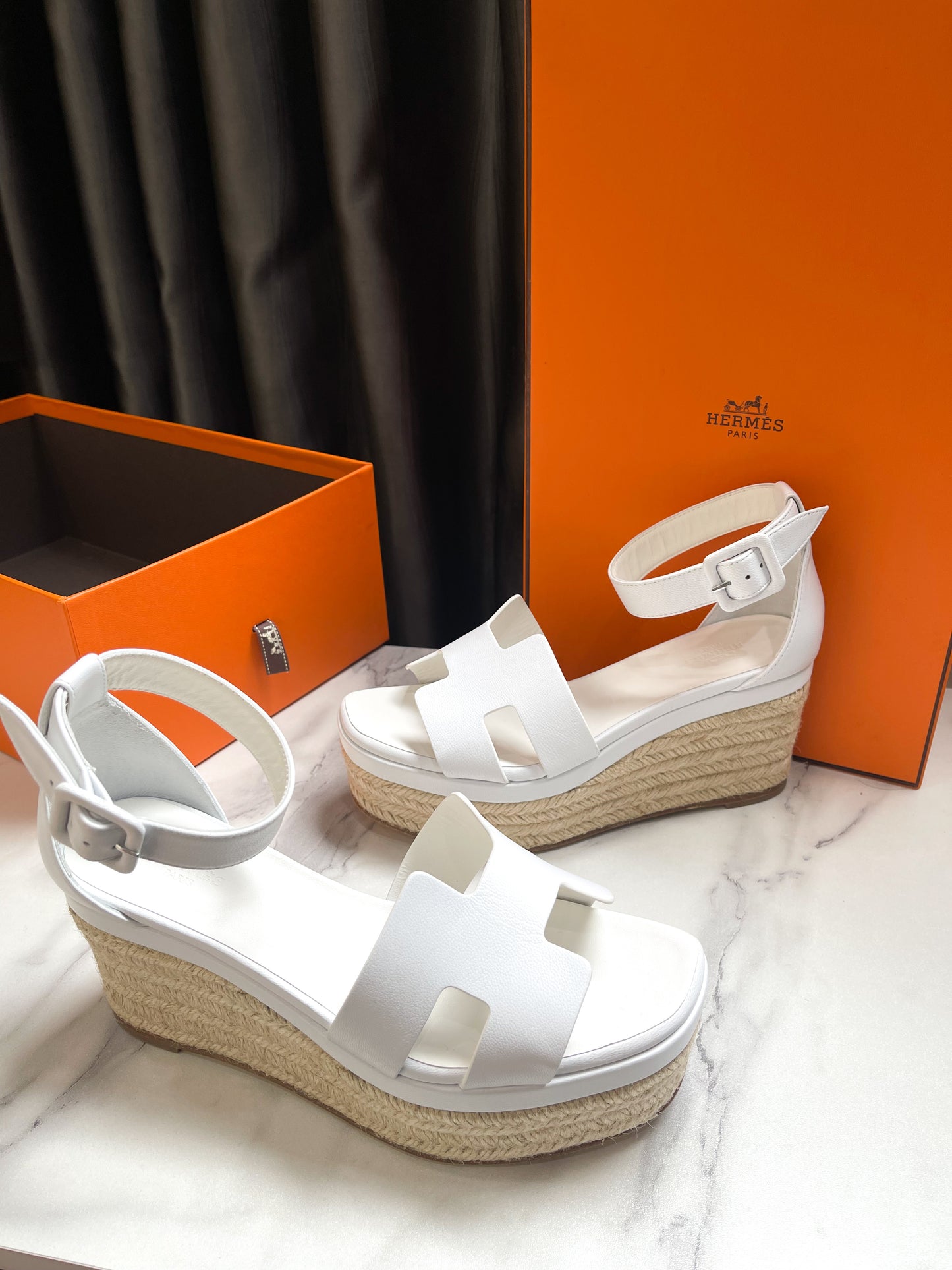 Sandal Hermes Trắng