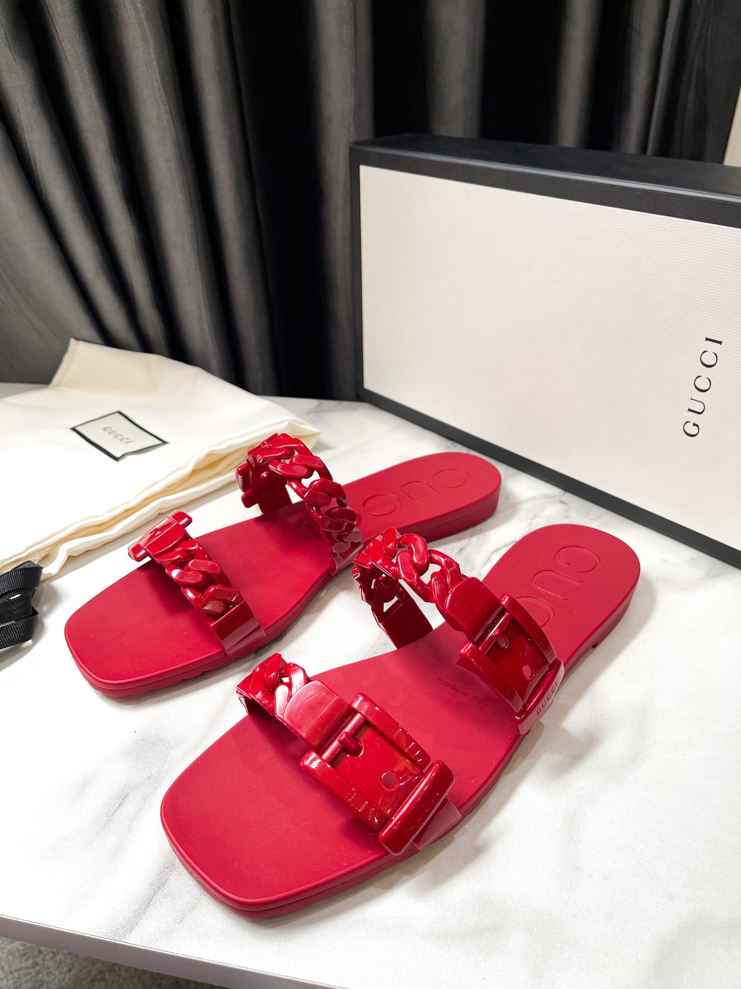 Dép Nhựa Gucci Nữ Đỏ