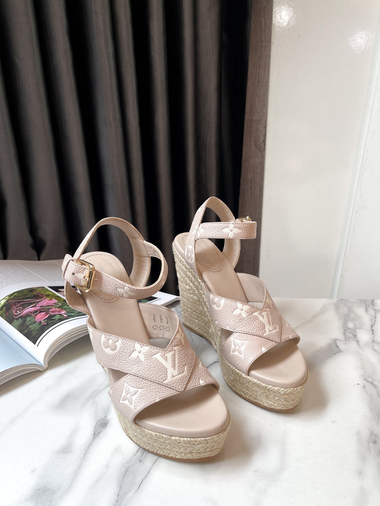 Xuồng LV Da Bê Size 36.5