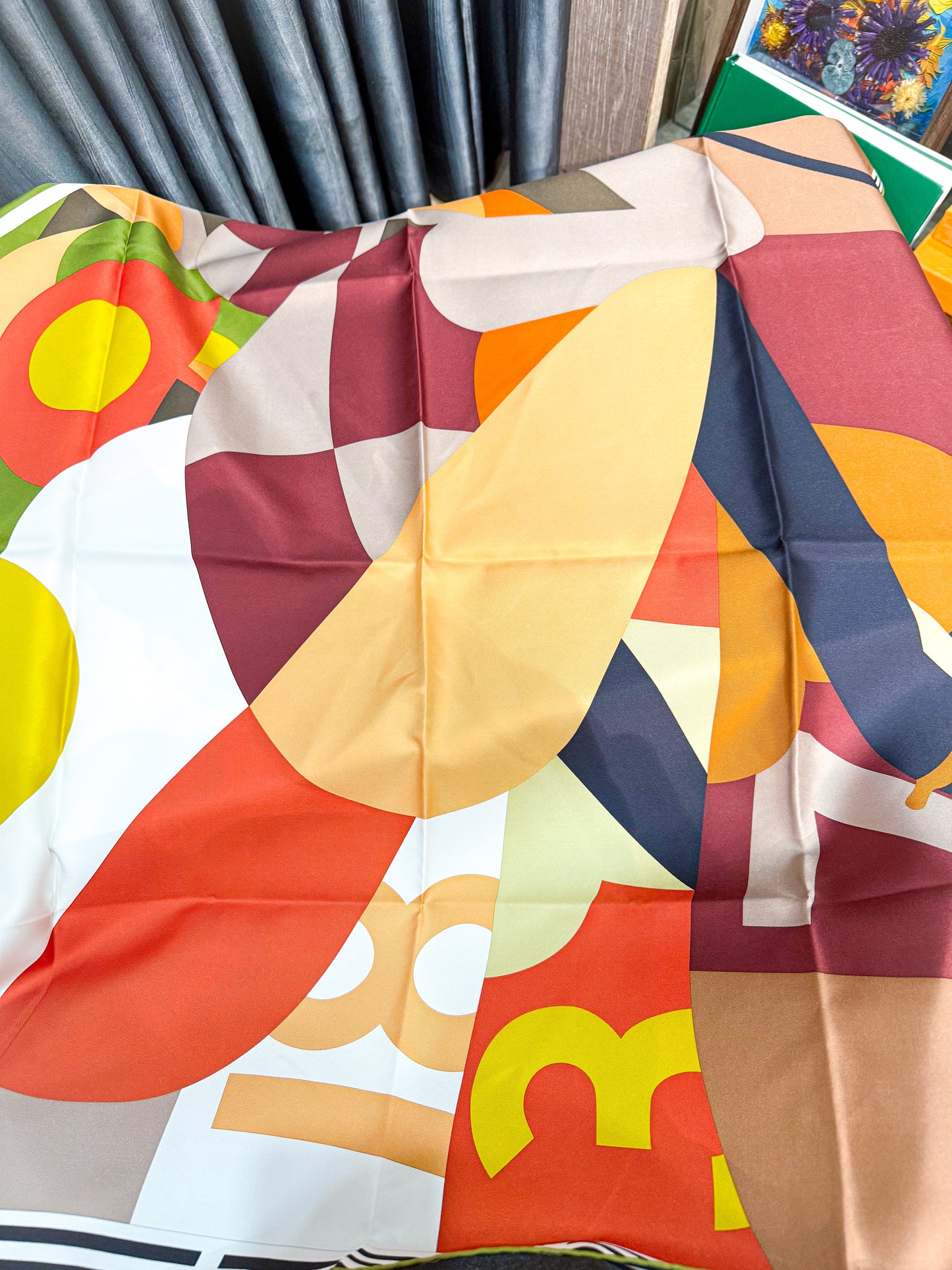 Khăn Lụa Hermes New Khổ 90x90 HN44 4/11