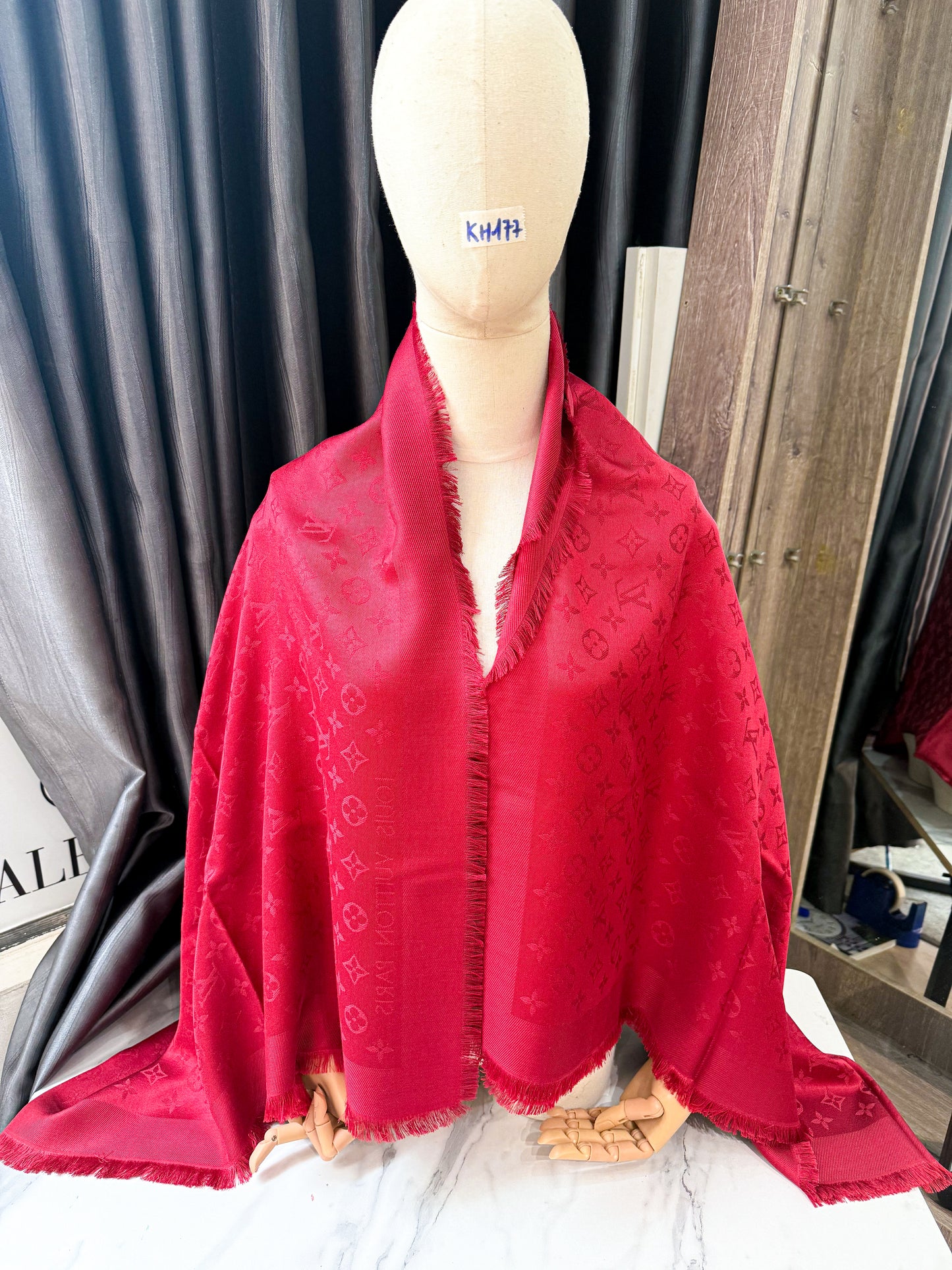 Khăn LV Đỏ KH177