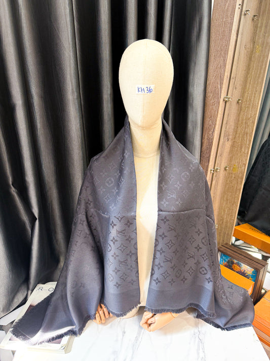 Khăn LV Grey KH36 13/11