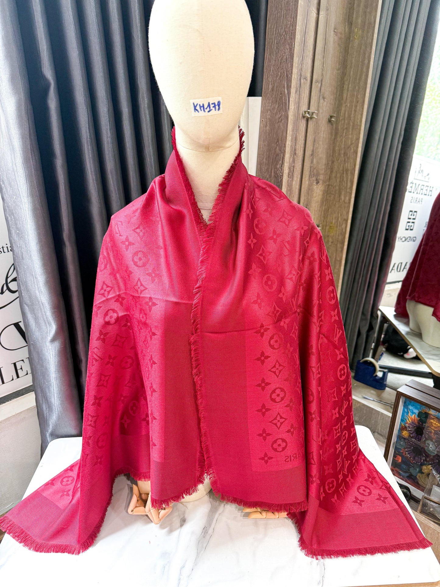 Khăn LV Đỏ KH178