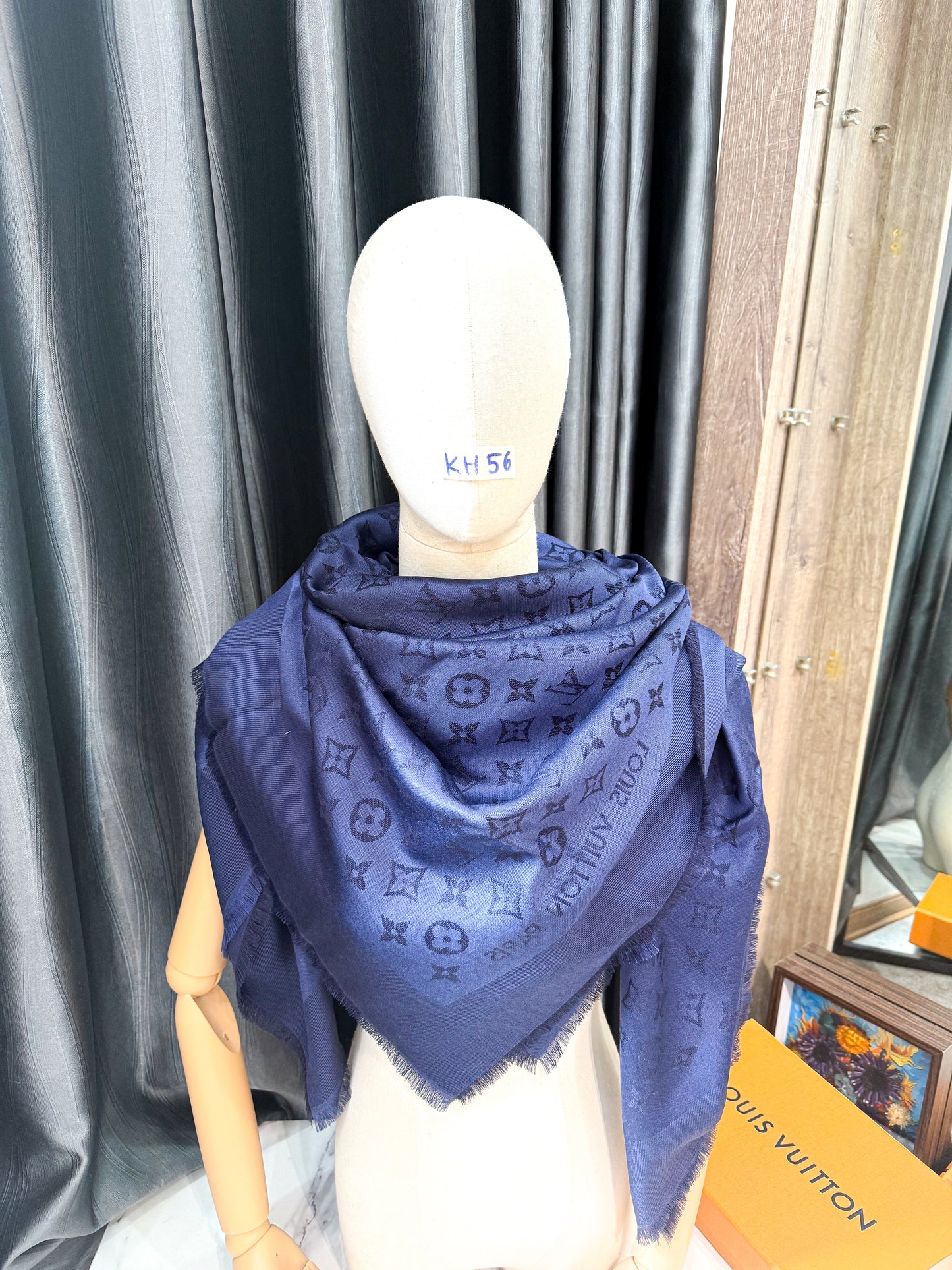 Khăn LV Xanh Than KH56 28/11