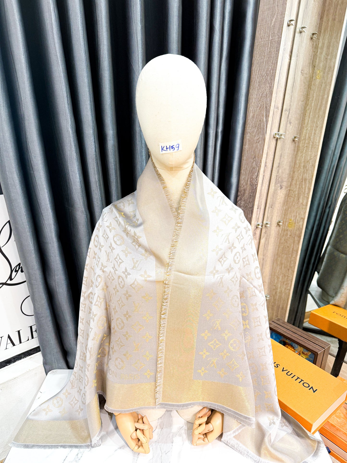 Khăn LV Ánh Kim Ghi Vàng KH59 28/11