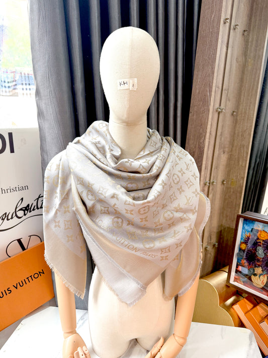 Khăn LV Ánh Kim Ghi Vàng KH1 19/8