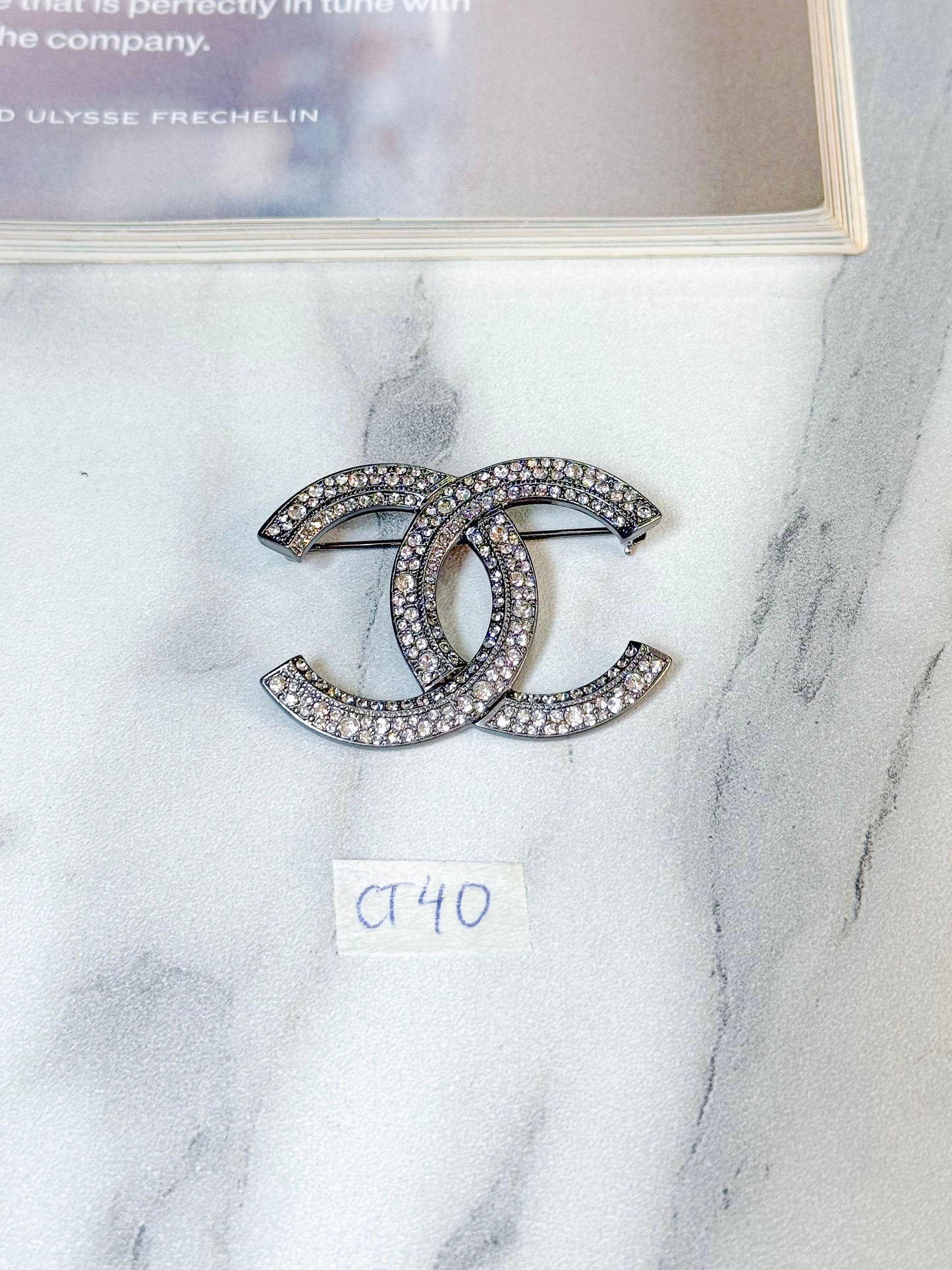 Cài Áo Chanel CT40