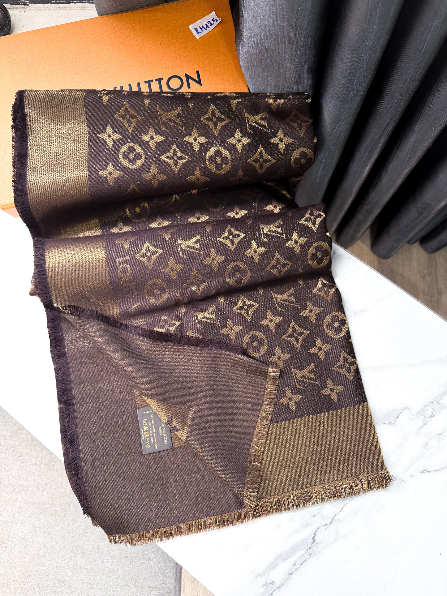 Khăn LV Nâu Ánh Kim KH125