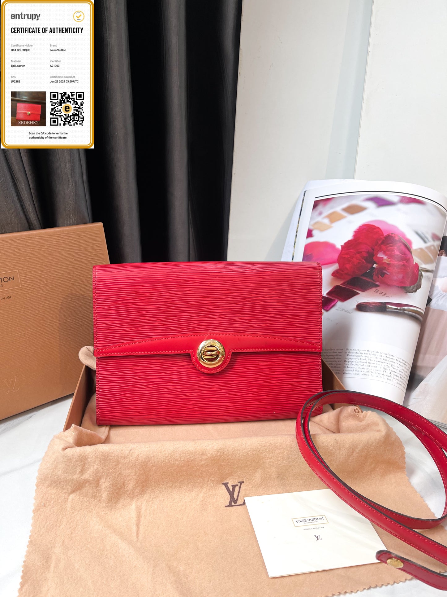 A LV Bag Epi Đỏ