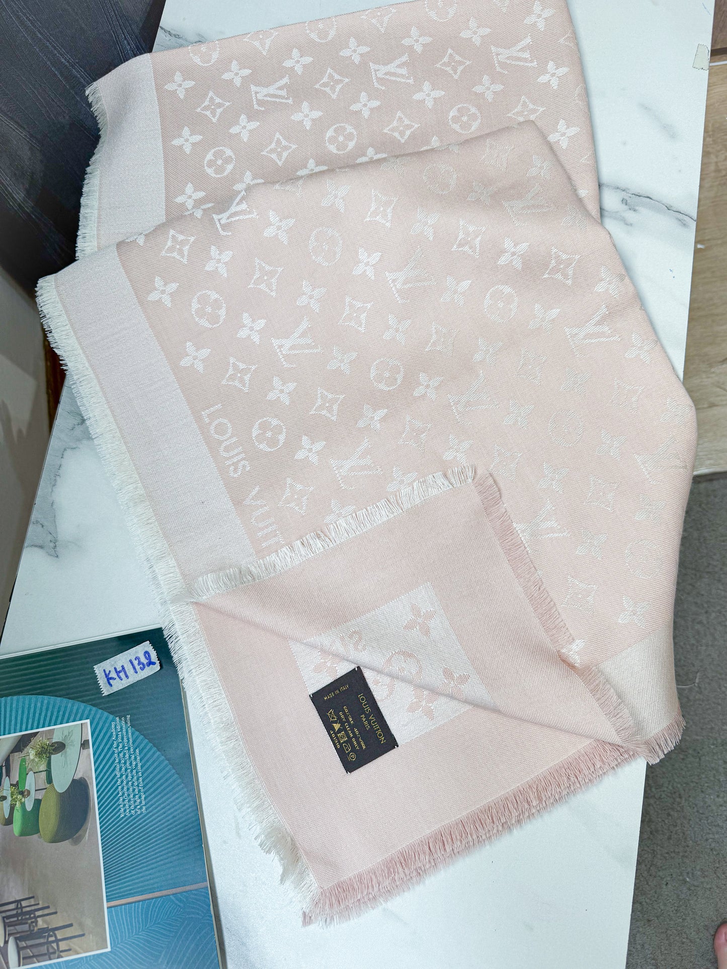 Khăn LV Hồng KH132