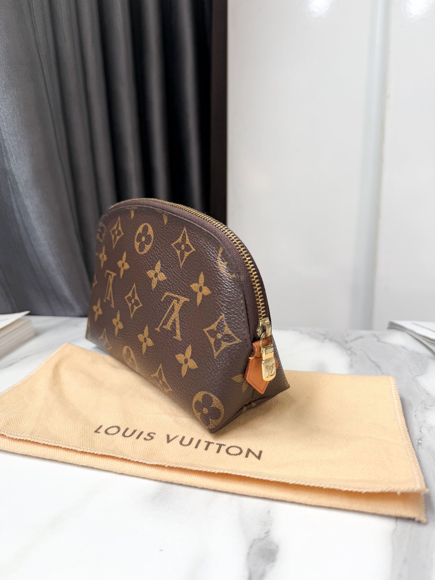 Pouch LV Hến