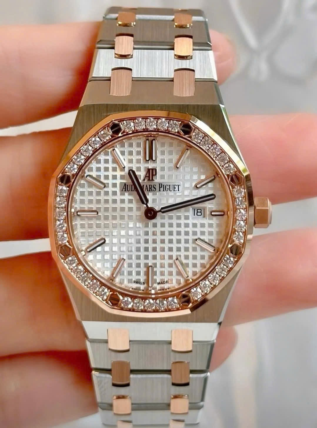 Đồng Hồ Audemars Piguet Royal Oak 67651SR White Dial size 33mm